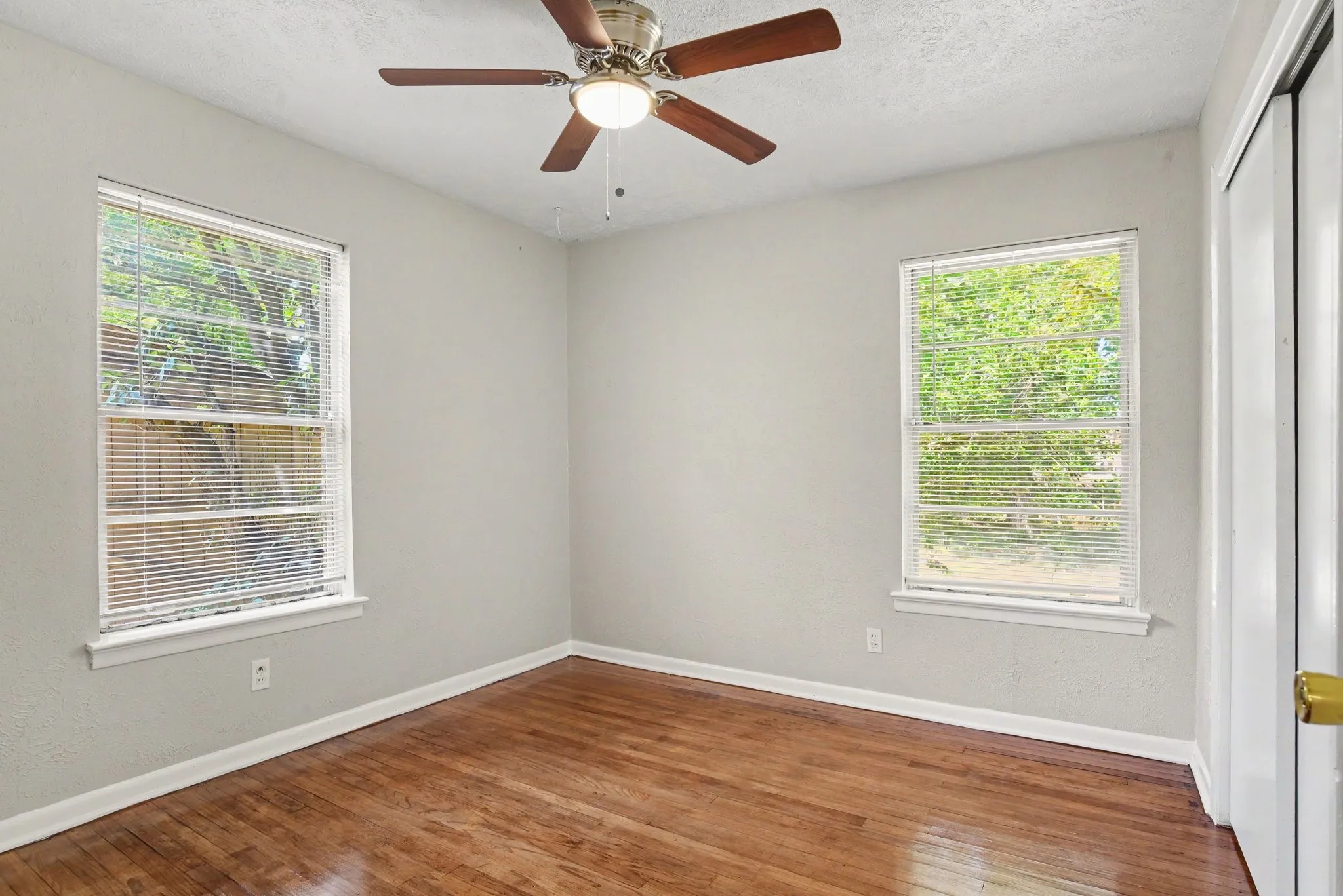 Single Family Residence For Sale in Dallas County , 8821 Rustown Drive, Dallas, Texas 75228, 3 Bedroom, 1 Bathroom, 1 Garage spaces, 1,159 Sqft, built in 1957, mls#21358853, Real Estate Agent in Dallas, Homes For Sale in Dallas county, Homes For Sale in Dallas, Realtor in Dallas Texas, Real Estate Brokerage Independent Realty Texas, Luminita Cordes Realtor