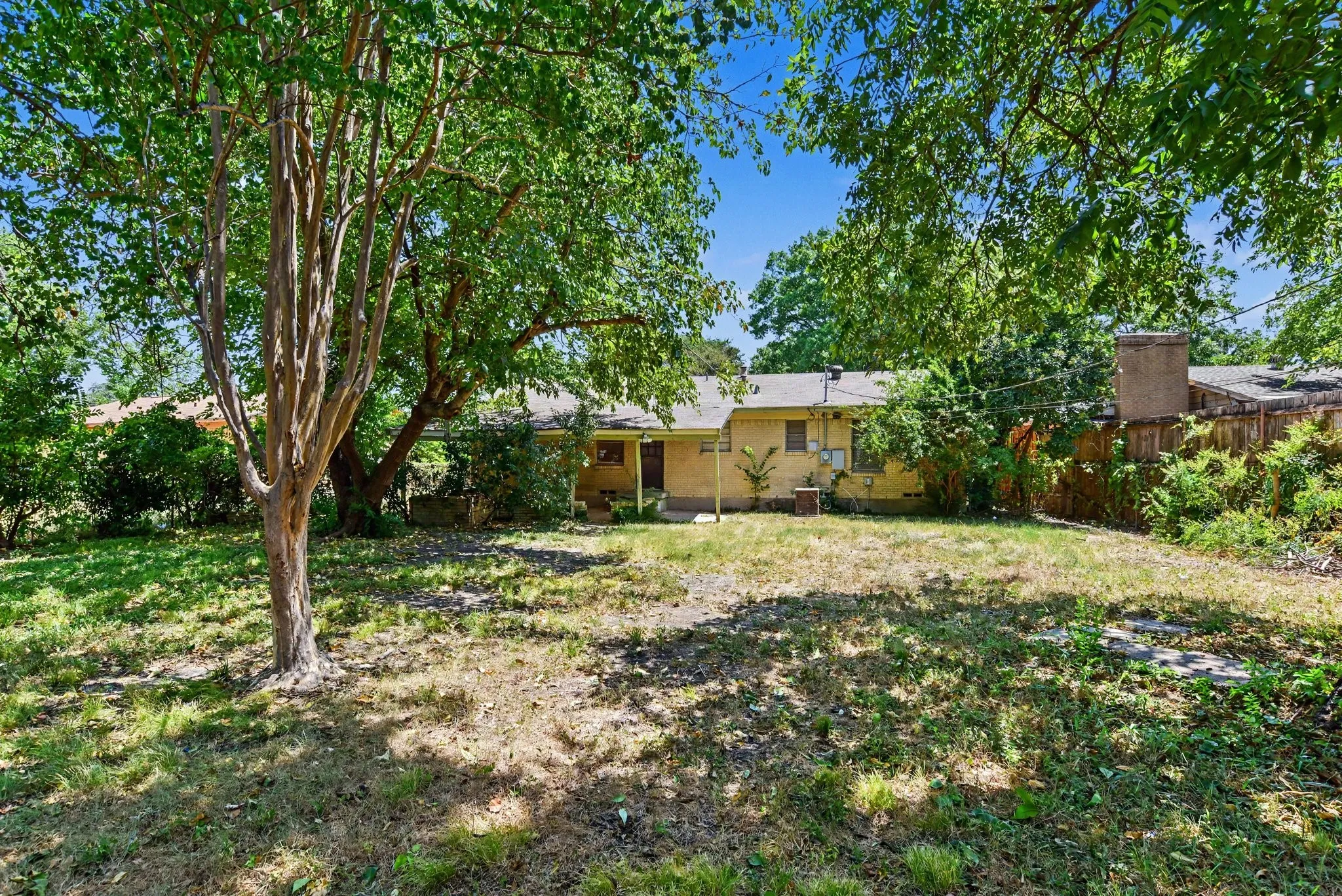 Single Family Residence For Sale in Dallas County , 8821 Rustown Drive, Dallas, Texas 75228, 3 Bedroom, 1 Bathroom, 1 Garage spaces, 1,159 Sqft, built in 1957, mls#21358853, Real Estate Agent in Dallas, Homes For Sale in Dallas county, Homes For Sale in Dallas, Realtor in Dallas Texas, Real Estate Brokerage Independent Realty Texas, Luminita Cordes Realtor