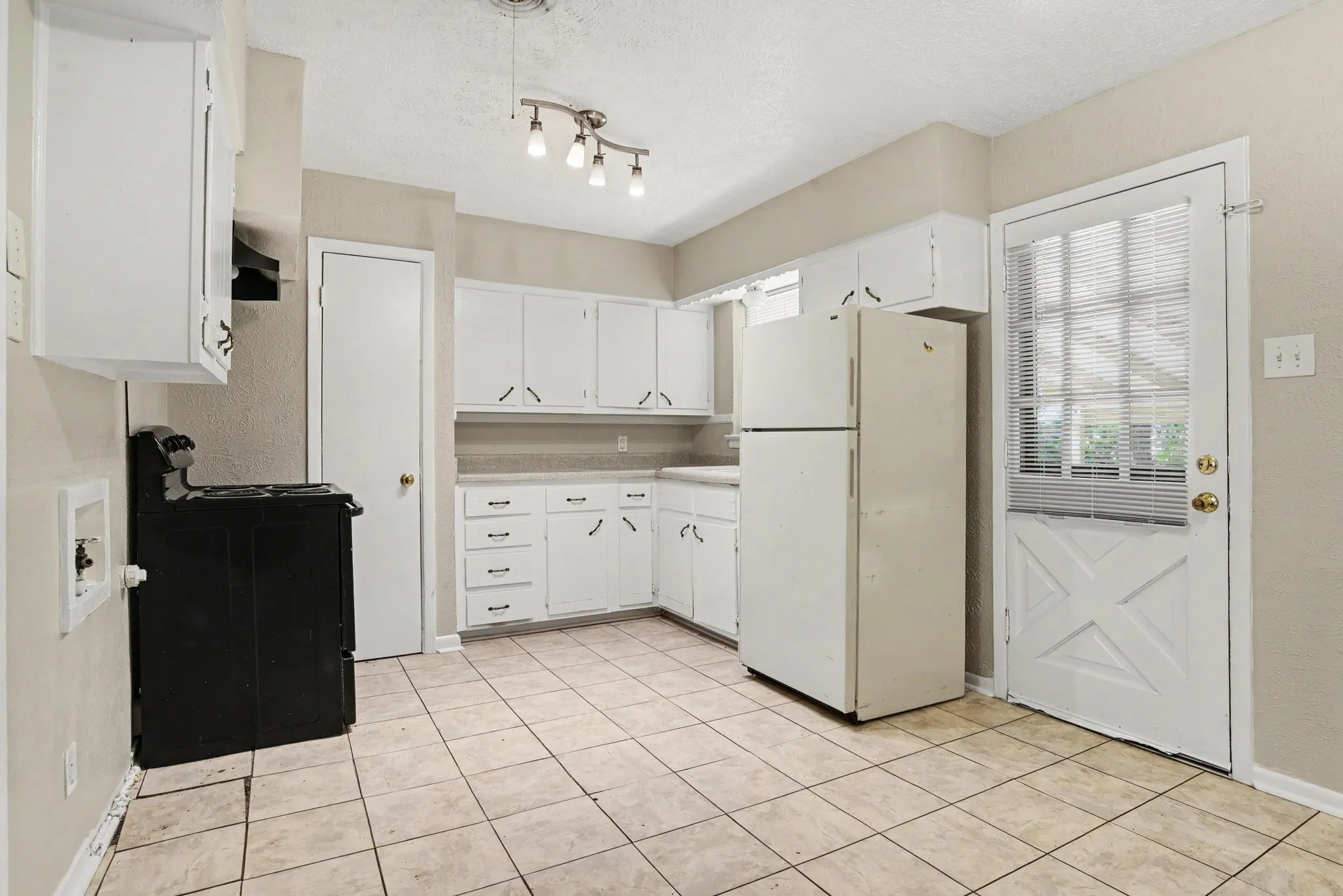 Single Family Residence For Sale in Dallas County , 8821 Rustown Drive, Dallas, Texas 75228, 3 Bedroom, 1 Bathroom, 1 Garage spaces, 1,159 Sqft, built in 1957, mls#21358853, Real Estate Agent in Dallas, Homes For Sale in Dallas county, Homes For Sale in Dallas, Realtor in Dallas Texas, Real Estate Brokerage Independent Realty Texas, Luminita Cordes Realtor