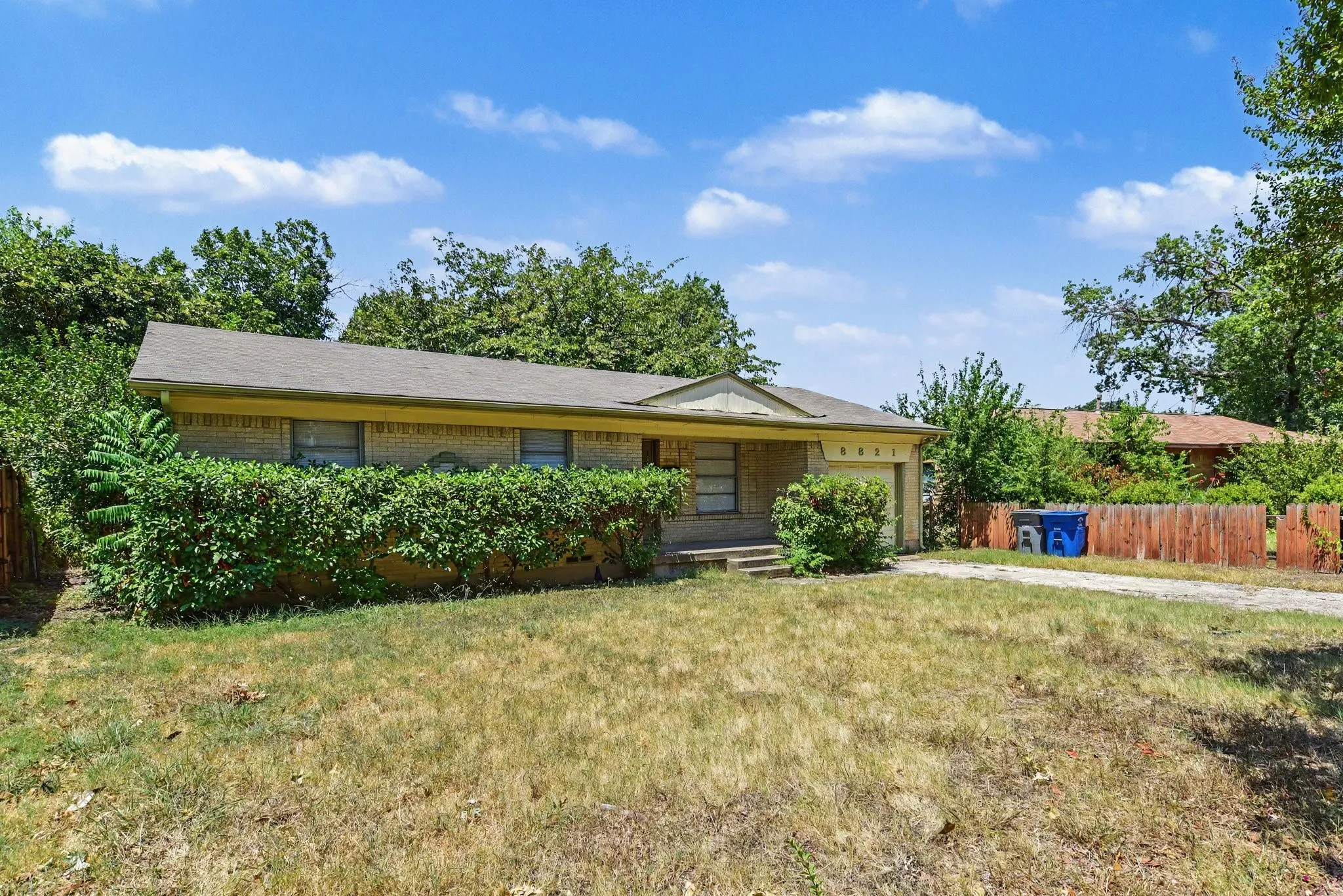 Single Family Residence For Sale in Dallas County , 8821 Rustown Drive, Dallas, Texas 75228, 3 Bedroom, 1 Bathroom, 1 Garage spaces, 1,159 Sqft, built in 1957, mls#21358853, Real Estate Agent in Dallas, Homes For Sale in Dallas county, Homes For Sale in Dallas, Realtor in Dallas Texas, Real Estate Brokerage Independent Realty Texas, Luminita Cordes Realtor