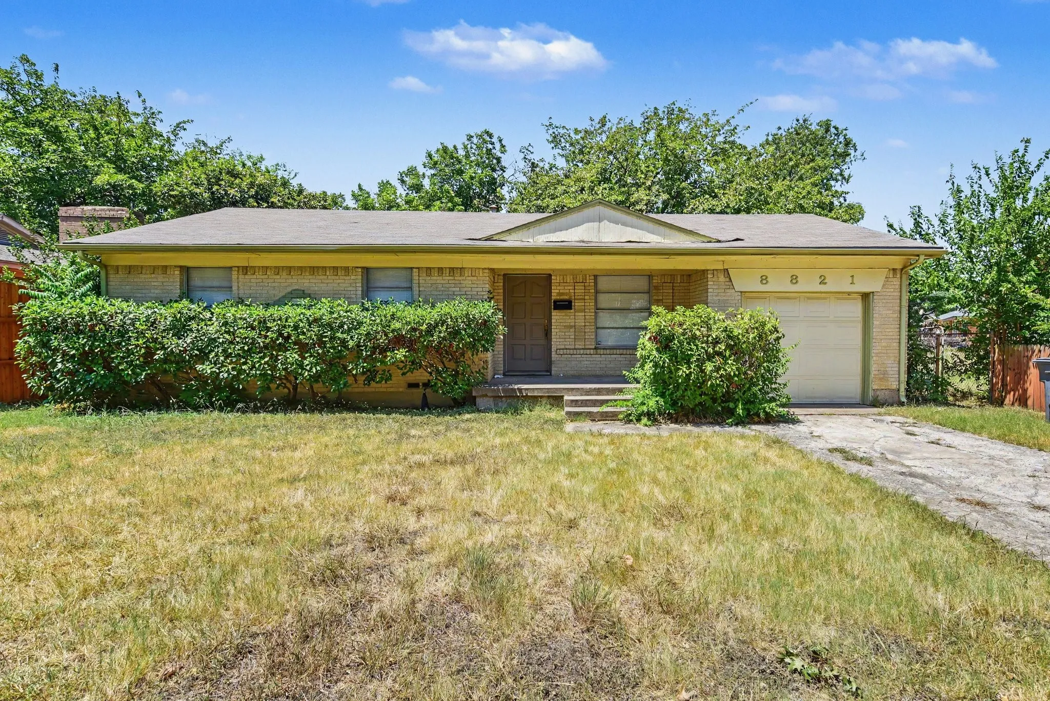 Single Family Residence For Sale in Dallas County , 8821 Rustown Drive, Dallas, Texas 75228, 3 Bedroom, 1 Bathroom, 1 Garage spaces, 1,159 Sqft, built in 1957, mls#21358853, Real Estate Agent in Dallas, Homes For Sale in Dallas county, Homes For Sale in Dallas, Realtor in Dallas Texas, Real Estate Brokerage Independent Realty Texas, Luminita Cordes Realtor