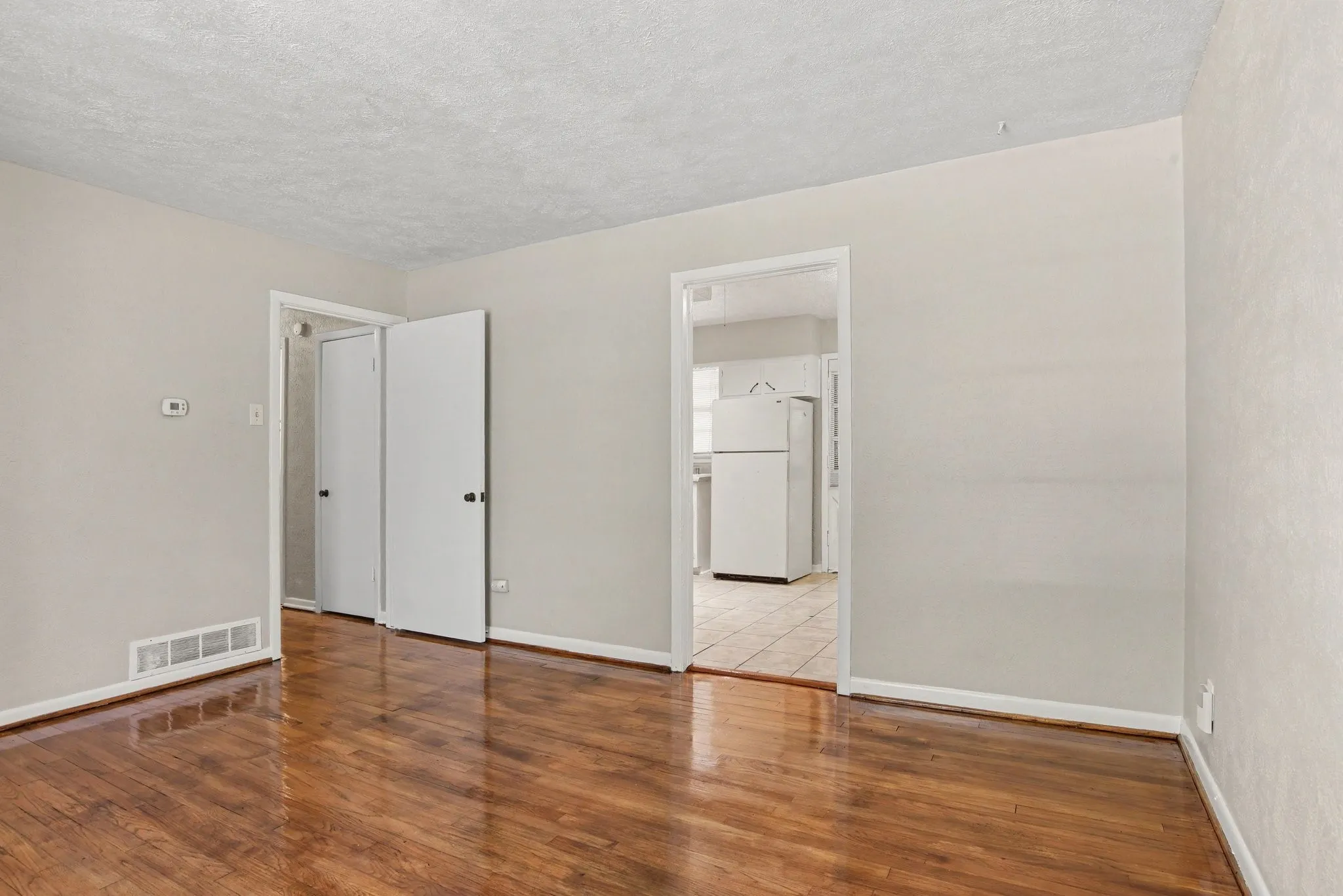 Single Family Residence For Sale in Dallas County , 8821 Rustown Drive, Dallas, Texas 75228, 3 Bedroom, 1 Bathroom, 1 Garage spaces, 1,159 Sqft, built in 1957, mls#21358853, Real Estate Agent in Dallas, Homes For Sale in Dallas county, Homes For Sale in Dallas, Realtor in Dallas Texas, Real Estate Brokerage Independent Realty Texas, Luminita Cordes Realtor