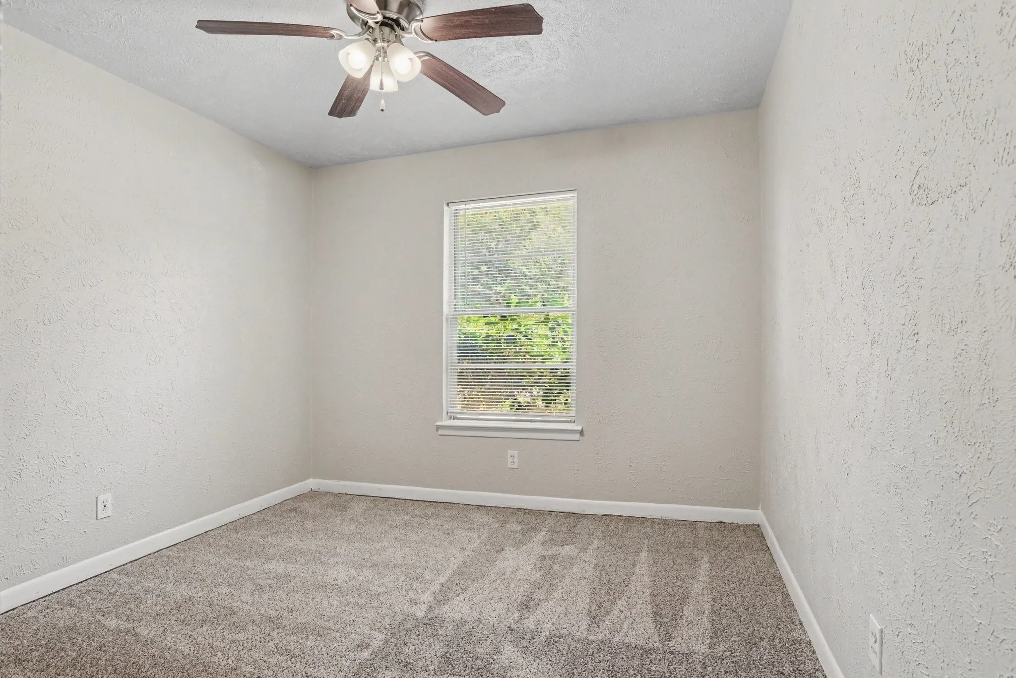 Single Family Residence For Sale in Dallas County , 8821 Rustown Drive, Dallas, Texas 75228, 3 Bedroom, 1 Bathroom, 1 Garage spaces, 1,159 Sqft, built in 1957, mls#21358853, Real Estate Agent in Dallas, Homes For Sale in Dallas county, Homes For Sale in Dallas, Realtor in Dallas Texas, Real Estate Brokerage Independent Realty Texas, Luminita Cordes Realtor