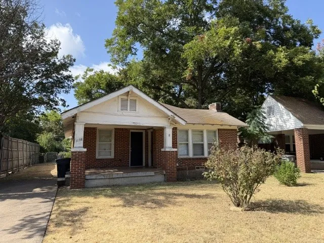 Single Family Residence For Sale in Dallas County , 1138 Pioneer Drive, Dallas, Texas 75224, 2 Bedroom, 1 Bathroom, Garage spaces, 1,283 Sqft, built in 1925, mls#21358693, Real Estate Agent in Dallas, Homes For Sale in Dallas county, Homes For Sale in Dallas, Realtor in Dallas Texas, Real Estate Brokerage Independent Realty Texas, Luminita Cordes Realtor