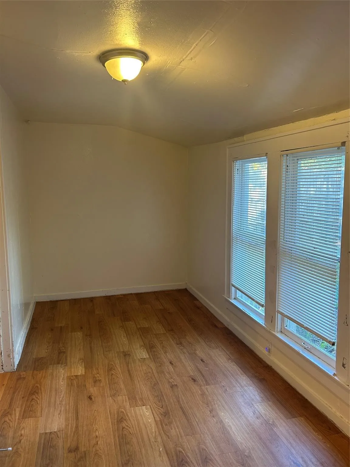Single Family Residence For Sale in Dallas County , 1138 Pioneer Drive, Dallas, Texas 75224, 2 Bedroom, 1 Bathroom, Garage spaces, 1,283 Sqft, built in 1925, mls#21358693, Real Estate Agent in Dallas, Homes For Sale in Dallas county, Homes For Sale in Dallas, Realtor in Dallas Texas, Real Estate Brokerage Independent Realty Texas, Luminita Cordes Realtor