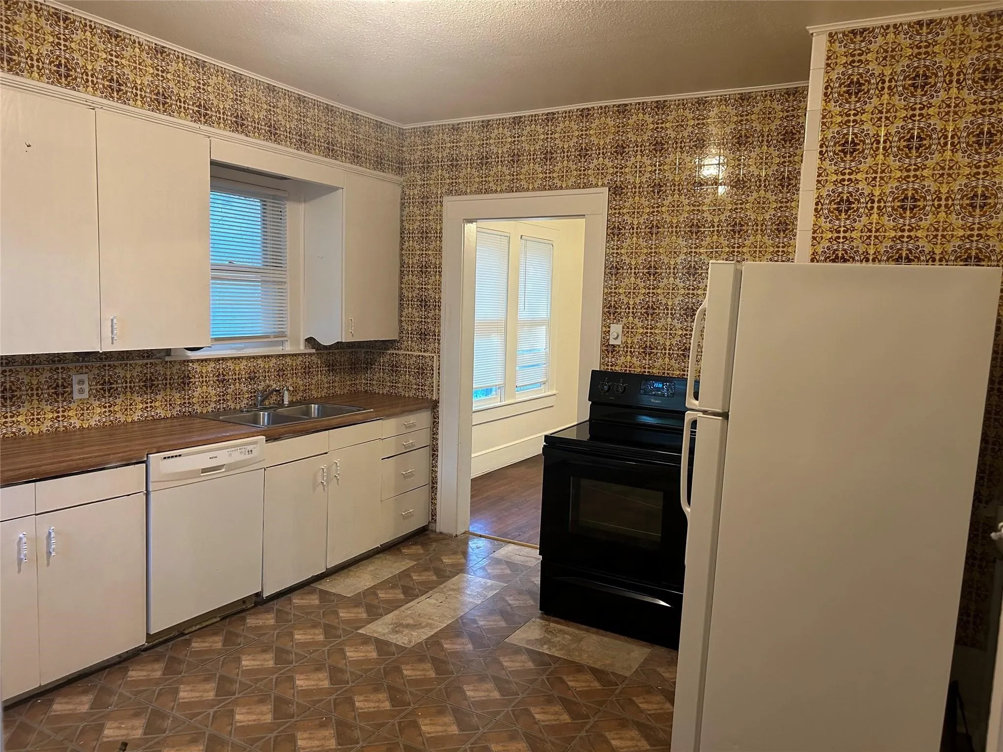 Single Family Residence For Sale in Dallas County , 1138 Pioneer Drive, Dallas, Texas 75224, 2 Bedroom, 1 Bathroom, Garage spaces, 1,283 Sqft, built in 1925, mls#21358693, Real Estate Agent in Dallas, Homes For Sale in Dallas county, Homes For Sale in Dallas, Realtor in Dallas Texas, Real Estate Brokerage Independent Realty Texas, Luminita Cordes Realtor