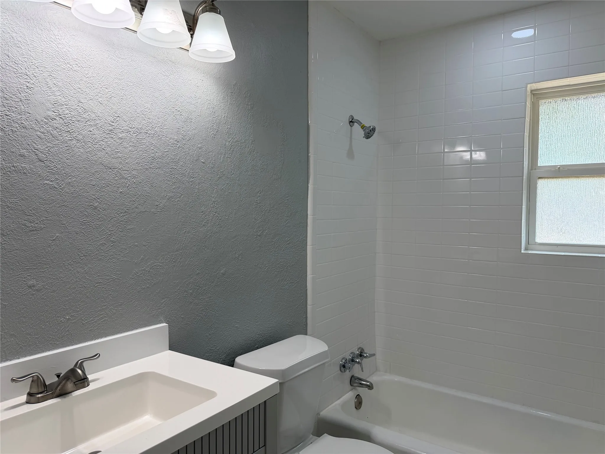 Duplex For Rent in Tarrant County , 2511 Normont Circle, Fort Worth, Texas 76103, 2 Bedroom, 1 Bathroom, 1 Garage spaces, 774 Sqft, built in 1954, mls#21358844, Real Estate Agent in Fort Worth, Homes For Rent in Tarrant county, Homes For Rent in Fort Worth, Realtor in Fort Worth Texas, Real Estate Brokerage Independent Realty Texas, Luminita Cordes Realtor