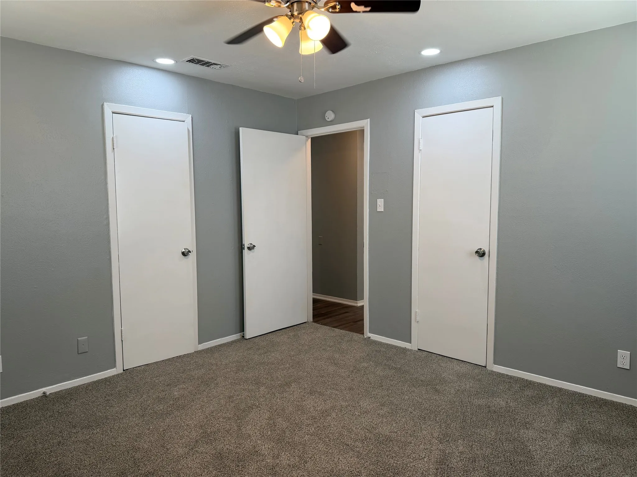 Duplex For Rent in Tarrant County , 2511 Normont Circle, Fort Worth, Texas 76103, 2 Bedroom, 1 Bathroom, 1 Garage spaces, 774 Sqft, built in 1954, mls#21358844, Real Estate Agent in Fort Worth, Homes For Rent in Tarrant county, Homes For Rent in Fort Worth, Realtor in Fort Worth Texas, Real Estate Brokerage Independent Realty Texas, Luminita Cordes Realtor