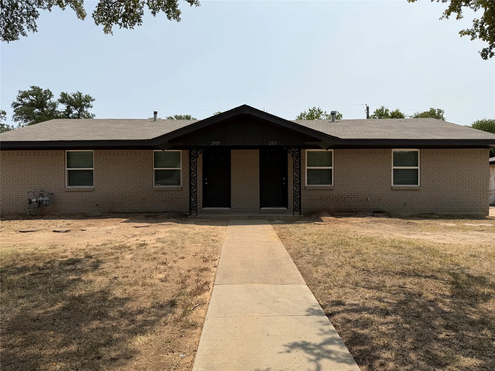 Duplex For Rent in Tarrant County , 2511 Normont Circle, Fort Worth, Texas 76103, 2 Bedroom, 1 Bathroom, 1 Garage spaces, 774 Sqft, built in 1954, mls#21358844, Real Estate Agent in Fort Worth, Homes For Rent in Tarrant county, Homes For Rent in Fort Worth, Realtor in Fort Worth Texas, Real Estate Brokerage Independent Realty Texas, Luminita Cordes Realtor