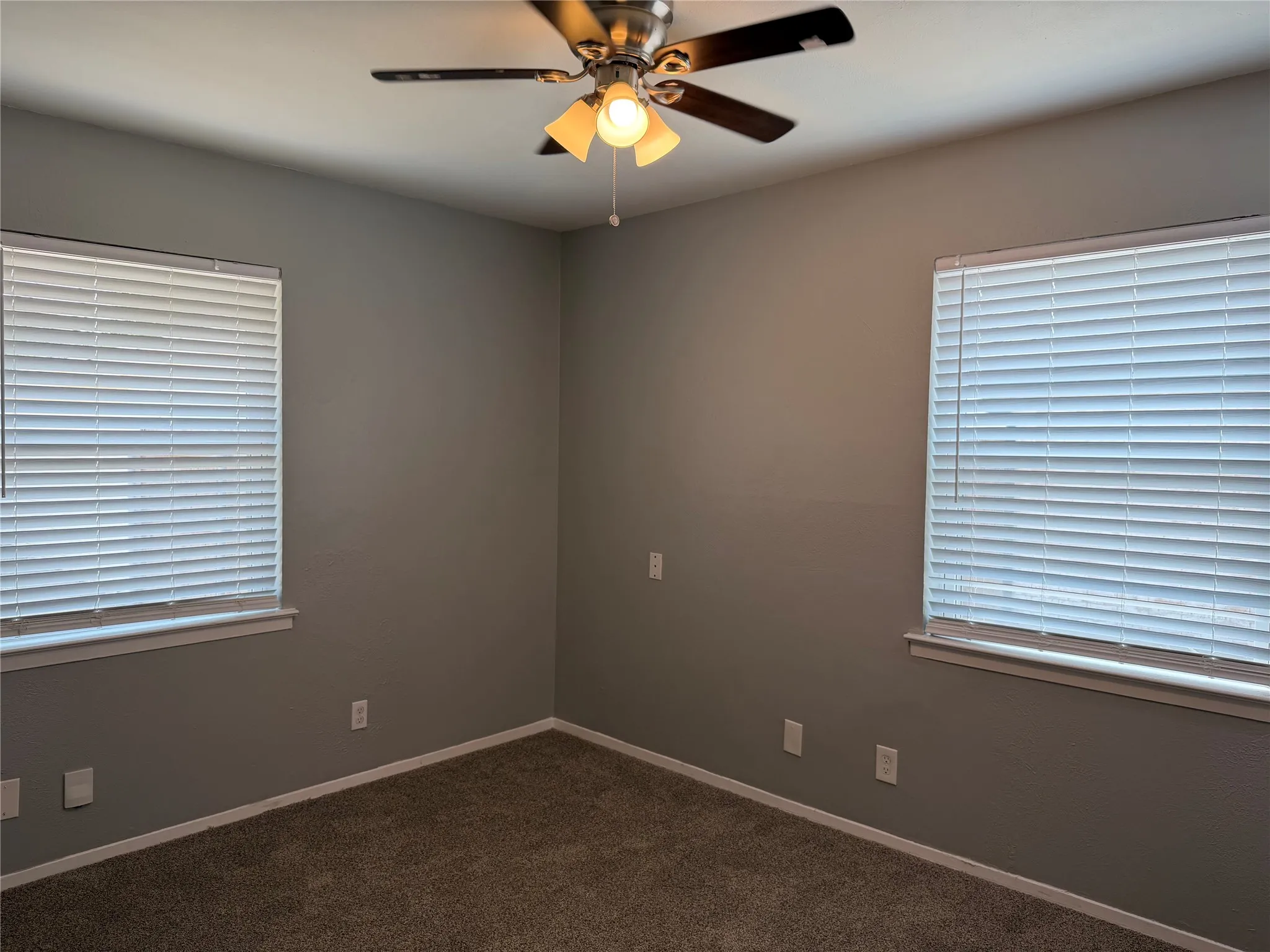 Duplex For Rent in Tarrant County , 2511 Normont Circle, Fort Worth, Texas 76103, 2 Bedroom, 1 Bathroom, 1 Garage spaces, 774 Sqft, built in 1954, mls#21358844, Real Estate Agent in Fort Worth, Homes For Rent in Tarrant county, Homes For Rent in Fort Worth, Realtor in Fort Worth Texas, Real Estate Brokerage Independent Realty Texas, Luminita Cordes Realtor