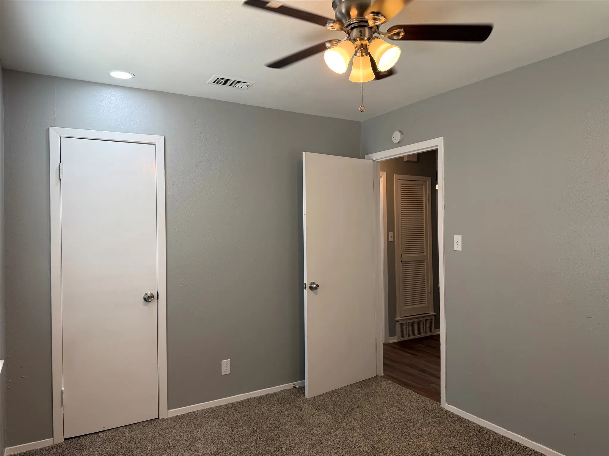 Duplex For Rent in Tarrant County , 2511 Normont Circle, Fort Worth, Texas 76103, 2 Bedroom, 1 Bathroom, 1 Garage spaces, 774 Sqft, built in 1954, mls#21358844, Real Estate Agent in Fort Worth, Homes For Rent in Tarrant county, Homes For Rent in Fort Worth, Realtor in Fort Worth Texas, Real Estate Brokerage Independent Realty Texas, Luminita Cordes Realtor