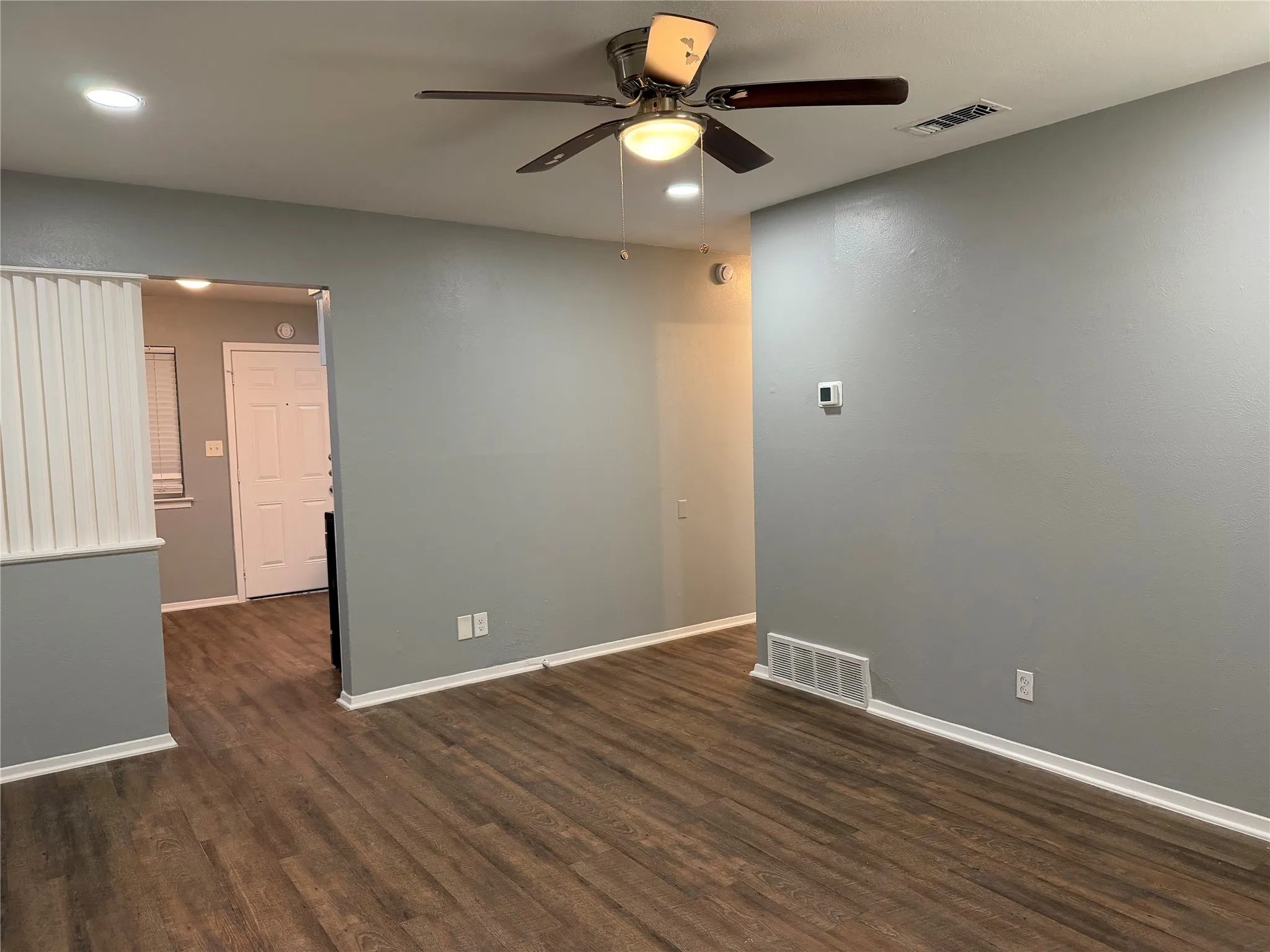 Duplex For Rent in Tarrant County , 2511 Normont Circle, Fort Worth, Texas 76103, 2 Bedroom, 1 Bathroom, 1 Garage spaces, 774 Sqft, built in 1954, mls#21358844, Real Estate Agent in Fort Worth, Homes For Rent in Tarrant county, Homes For Rent in Fort Worth, Realtor in Fort Worth Texas, Real Estate Brokerage Independent Realty Texas, Luminita Cordes Realtor