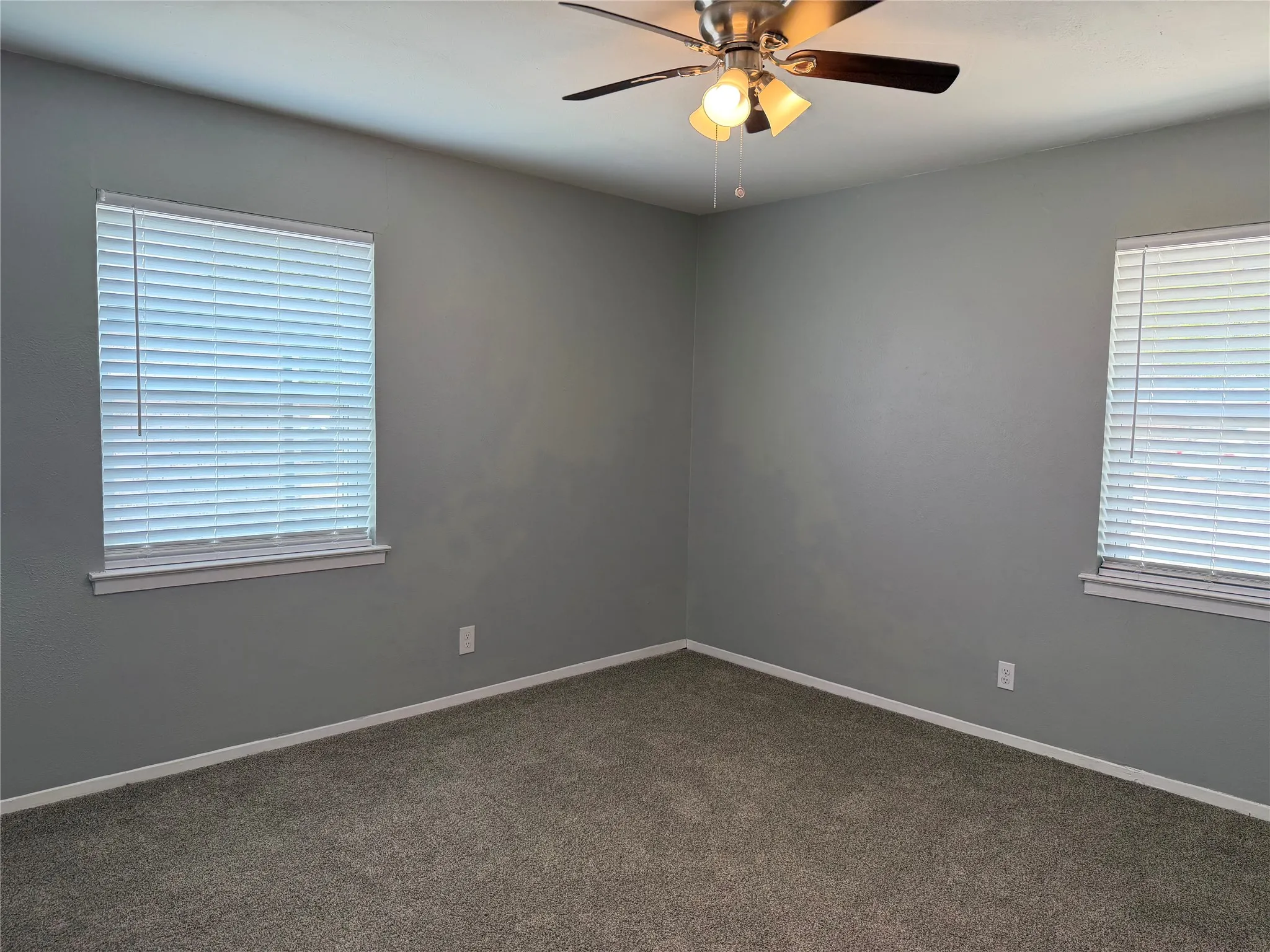Duplex For Rent in Tarrant County , 2511 Normont Circle, Fort Worth, Texas 76103, 2 Bedroom, 1 Bathroom, 1 Garage spaces, 774 Sqft, built in 1954, mls#21358844, Real Estate Agent in Fort Worth, Homes For Rent in Tarrant county, Homes For Rent in Fort Worth, Realtor in Fort Worth Texas, Real Estate Brokerage Independent Realty Texas, Luminita Cordes Realtor