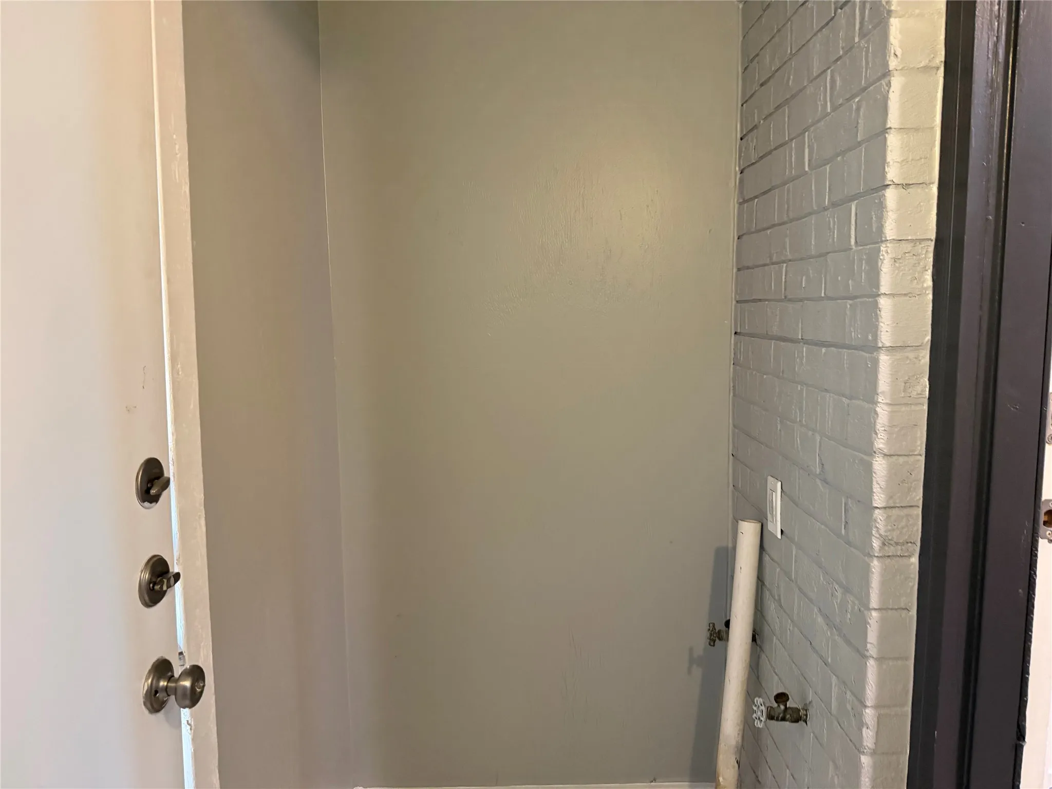 Duplex For Rent in Tarrant County , 2511 Normont Circle, Fort Worth, Texas 76103, 2 Bedroom, 1 Bathroom, 1 Garage spaces, 774 Sqft, built in 1954, mls#21358844, Real Estate Agent in Fort Worth, Homes For Rent in Tarrant county, Homes For Rent in Fort Worth, Realtor in Fort Worth Texas, Real Estate Brokerage Independent Realty Texas, Luminita Cordes Realtor