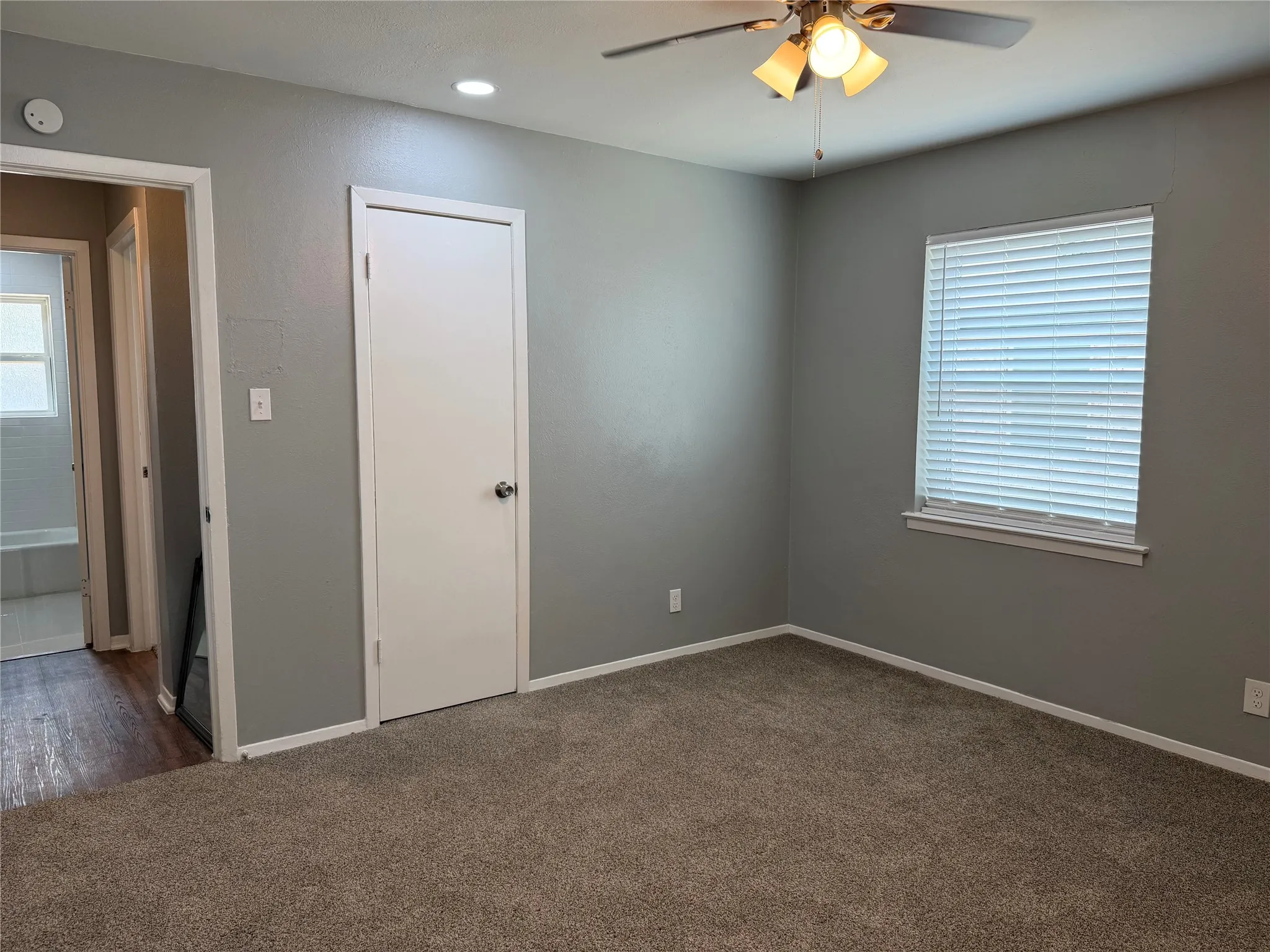 Duplex For Rent in Tarrant County , 2511 Normont Circle, Fort Worth, Texas 76103, 2 Bedroom, 1 Bathroom, 1 Garage spaces, 774 Sqft, built in 1954, mls#21358844, Real Estate Agent in Fort Worth, Homes For Rent in Tarrant county, Homes For Rent in Fort Worth, Realtor in Fort Worth Texas, Real Estate Brokerage Independent Realty Texas, Luminita Cordes Realtor