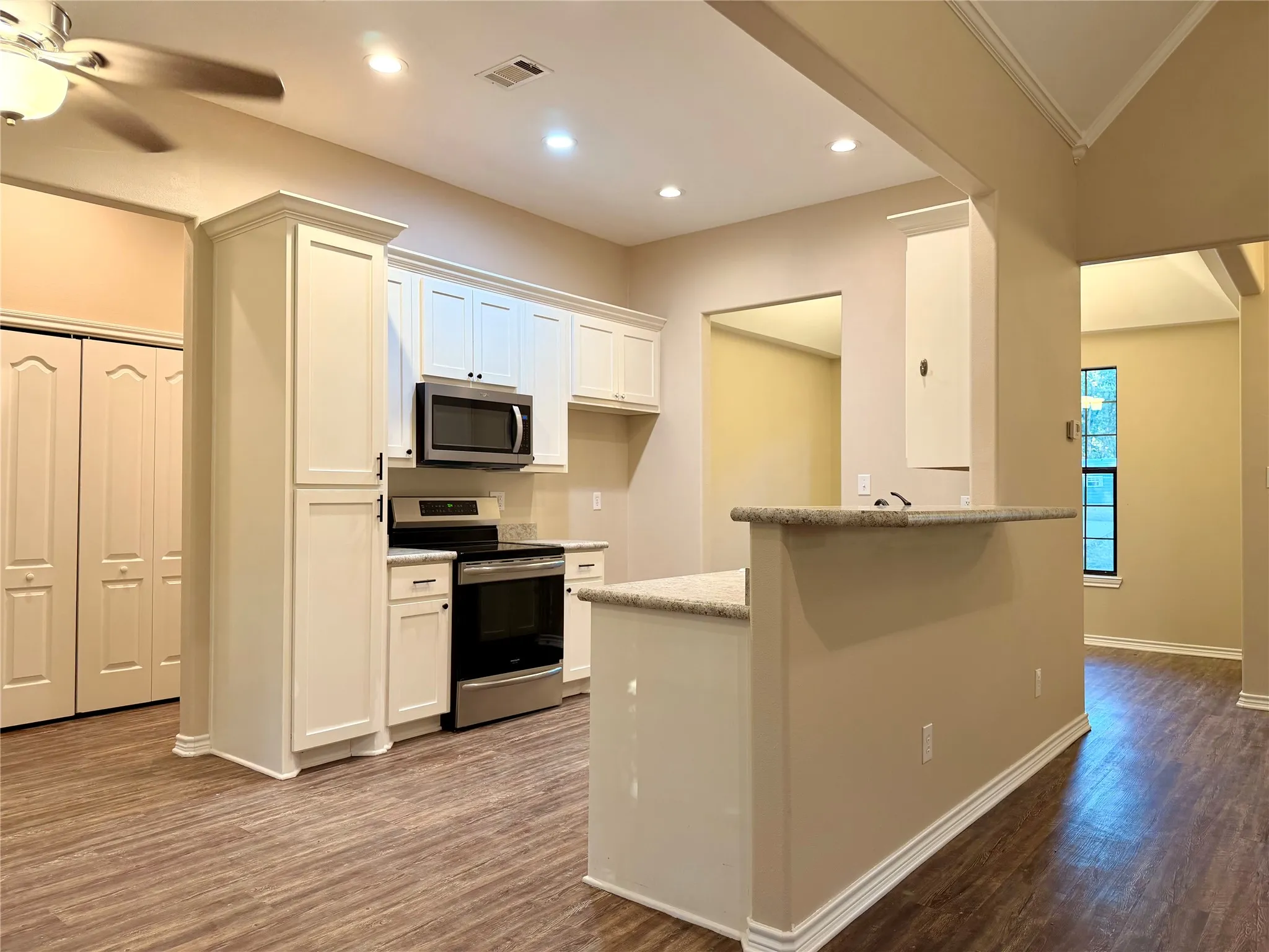 Single Family Residence For Sale in Henderson County , 7055 Joyce Street, Eustace, Texas 75124, 3 Bedroom, 2 Bathroom, 2 Garage spaces, 1,429 Sqft, built in 2018, mls#21358859, Real Estate Agent in Eustace, Homes For Sale in Henderson county, Homes For Sale in Eustace, Realtor in Eustace Texas, Real Estate Brokerage Independent Realty Texas, Luminita Cordes Realtor