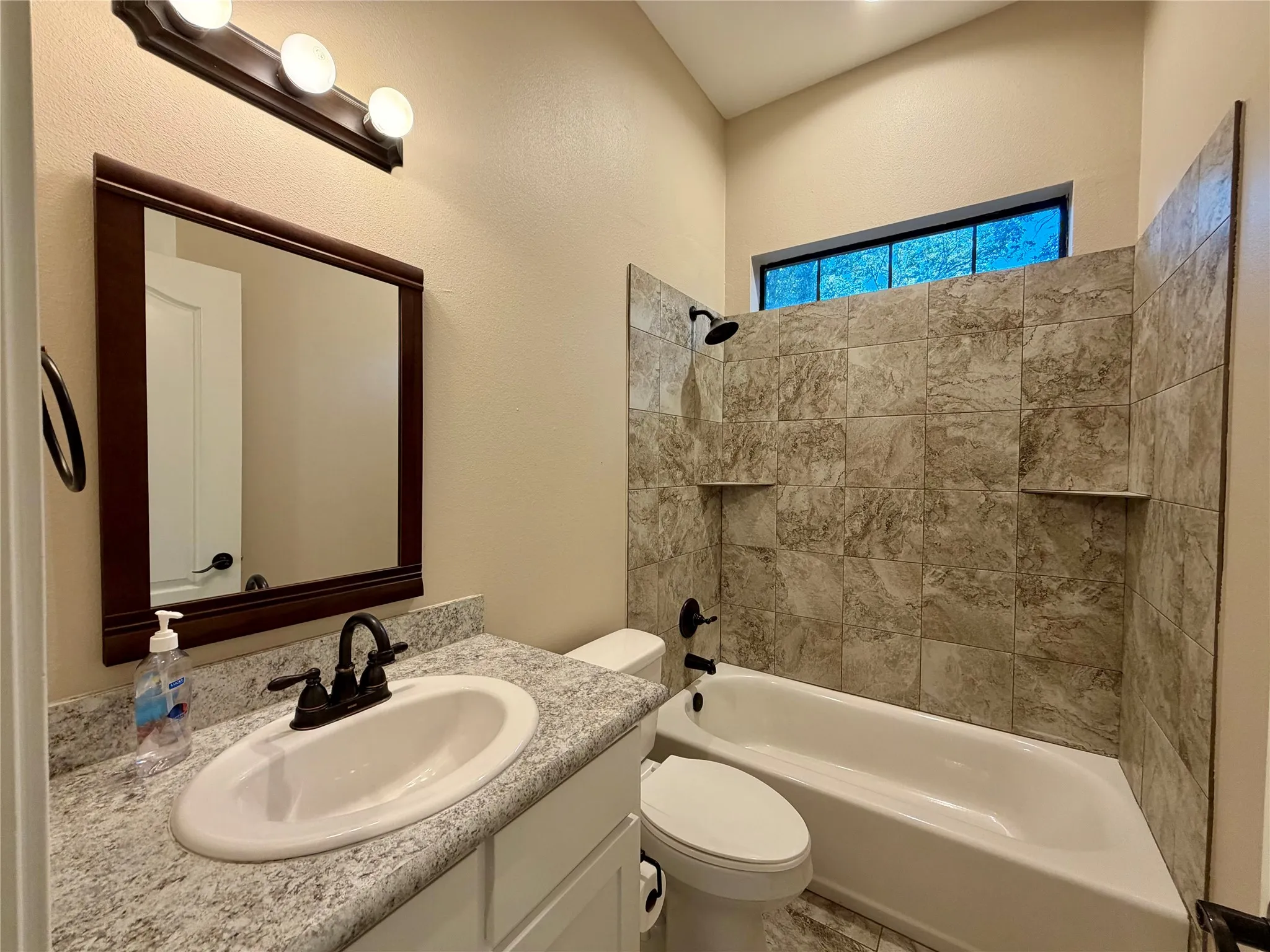 Single Family Residence For Sale in Henderson County , 7055 Joyce Street, Eustace, Texas 75124, 3 Bedroom, 2 Bathroom, 2 Garage spaces, 1,429 Sqft, built in 2018, mls#21358859, Real Estate Agent in Eustace, Homes For Sale in Henderson county, Homes For Sale in Eustace, Realtor in Eustace Texas, Real Estate Brokerage Independent Realty Texas, Luminita Cordes Realtor
