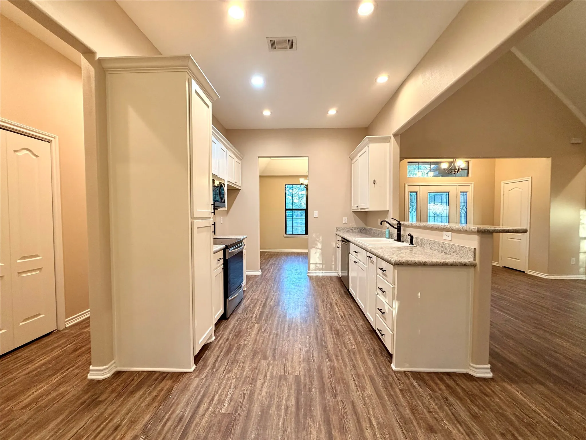 Single Family Residence For Sale in Henderson County , 7055 Joyce Street, Eustace, Texas 75124, 3 Bedroom, 2 Bathroom, 2 Garage spaces, 1,429 Sqft, built in 2018, mls#21358859, Real Estate Agent in Eustace, Homes For Sale in Henderson county, Homes For Sale in Eustace, Realtor in Eustace Texas, Real Estate Brokerage Independent Realty Texas, Luminita Cordes Realtor