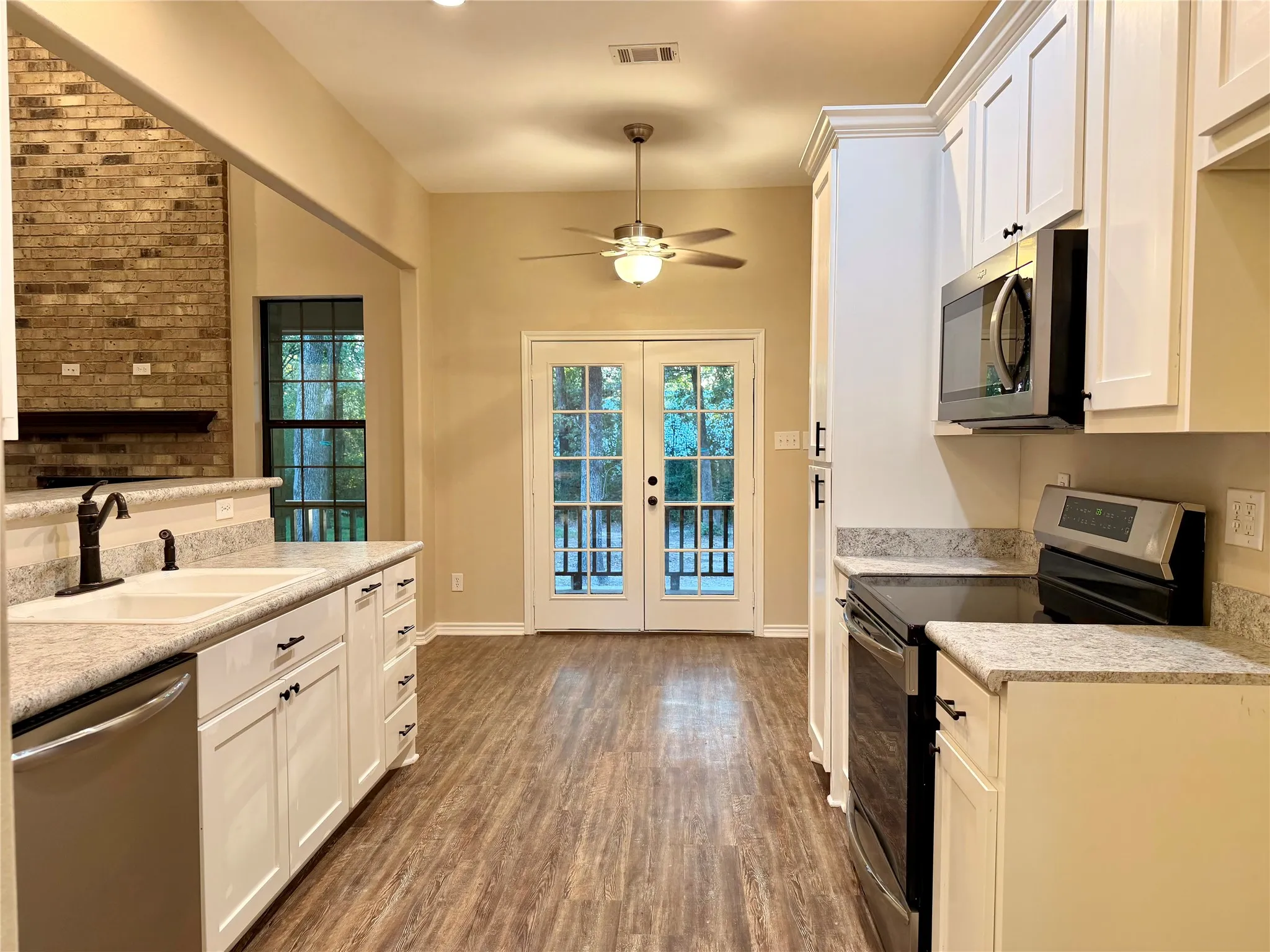 Single Family Residence For Sale in Henderson County , 7055 Joyce Street, Eustace, Texas 75124, 3 Bedroom, 2 Bathroom, 2 Garage spaces, 1,429 Sqft, built in 2018, mls#21358859, Real Estate Agent in Eustace, Homes For Sale in Henderson county, Homes For Sale in Eustace, Realtor in Eustace Texas, Real Estate Brokerage Independent Realty Texas, Luminita Cordes Realtor