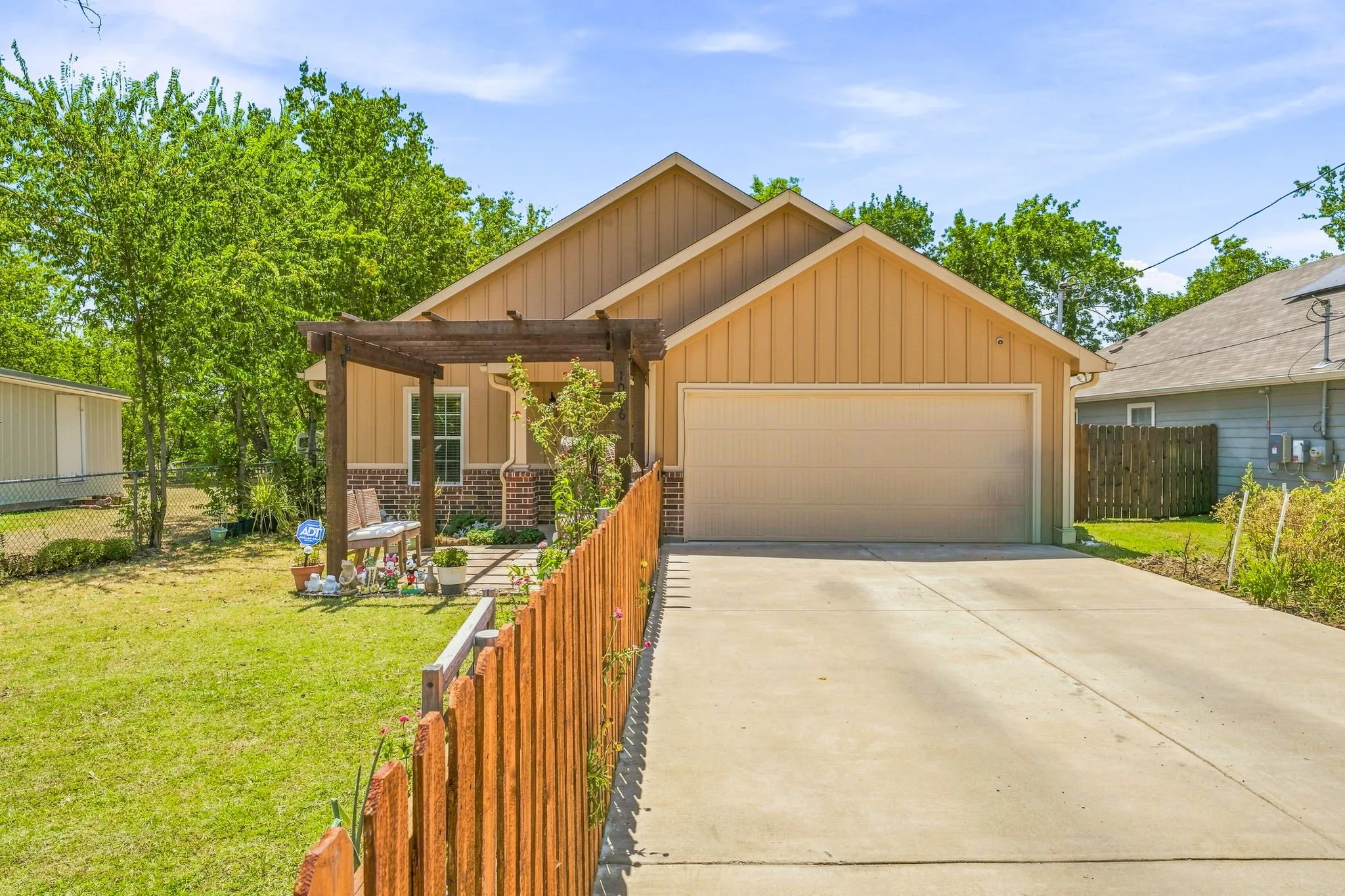 Single Family Residence For Sale in Palo Pinto County , 1006 SE 3rd Street, Mineral Wells, Texas 76067, 3 Bedroom, 2 Bathroom, 2 Garage spaces, 1,481 Sqft, built in 2022, mls#21357536, Real Estate Agent in Mineral Wells, Homes For Sale in Palo Pinto county, Homes For Sale in Mineral Wells, Realtor in Mineral Wells Texas, Real Estate Brokerage Independent Realty Texas, Luminita Cordes Realtor