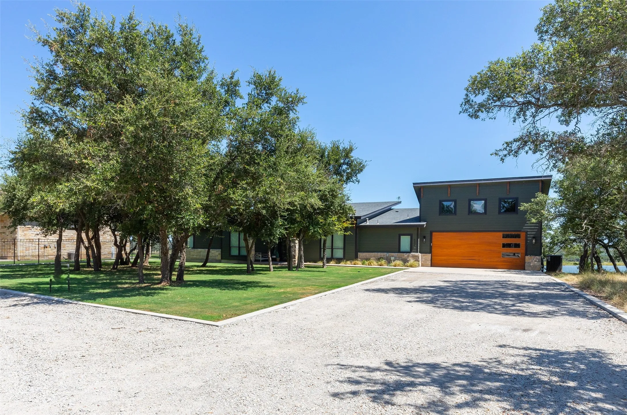 Single Family Residence For Sale in Brown County , 632 Oak Point Drive, May, Texas 76857, 3 Bedroom, 3 Bathroom, 2 Garage spaces, 2,410 Sqft, built in 2022, mls#21358709, Real Estate Agent in May, Homes For Sale in Brown county, Homes For Sale in May, Realtor in May Texas, Real Estate Brokerage Independent Realty Texas, Luminita Cordes Realtor