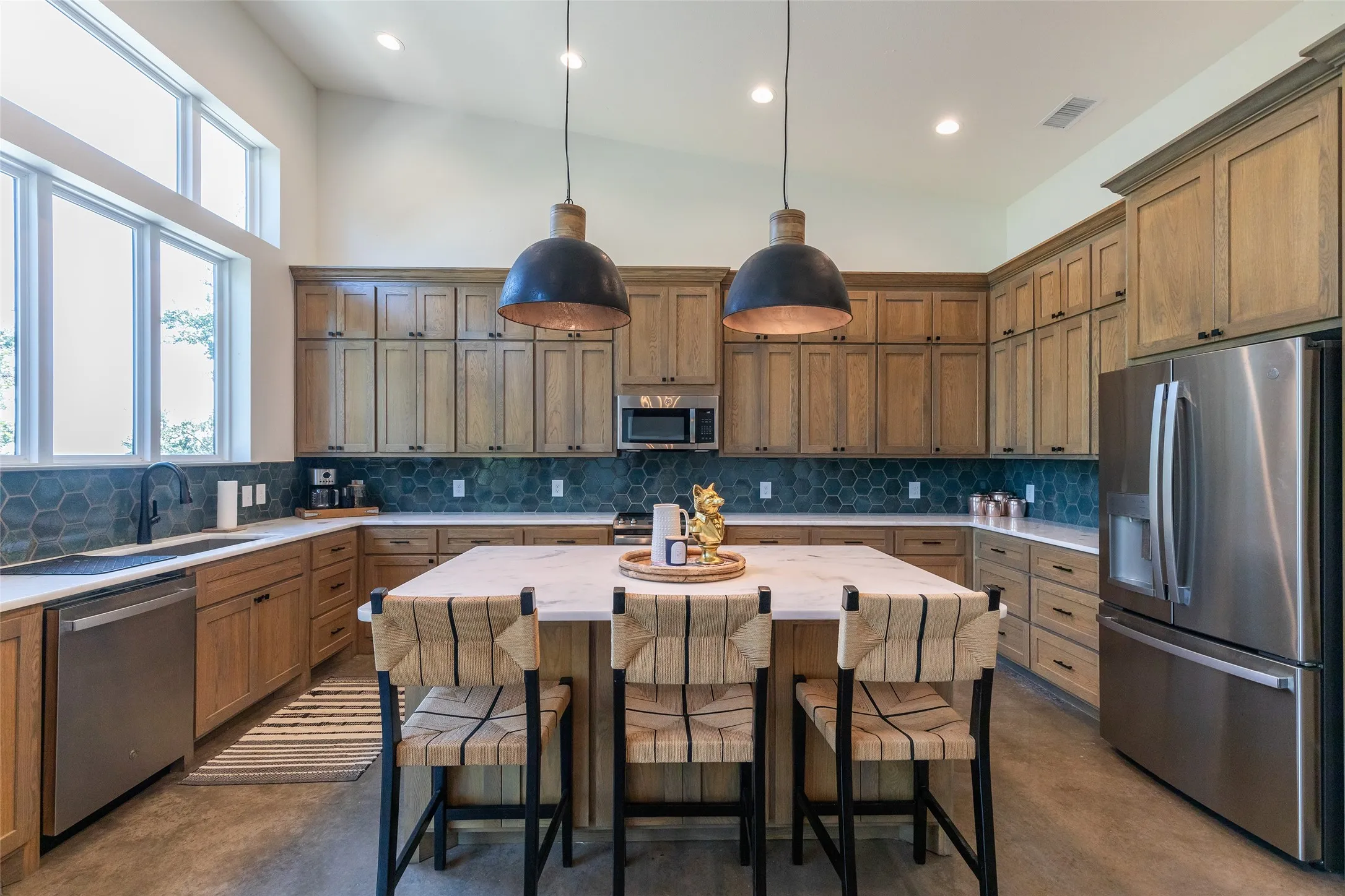Single Family Residence For Sale in Brown County , 632 Oak Point Drive, May, Texas 76857, 3 Bedroom, 3 Bathroom, 2 Garage spaces, 2,410 Sqft, built in 2022, mls#21358709, Real Estate Agent in May, Homes For Sale in Brown county, Homes For Sale in May, Realtor in May Texas, Real Estate Brokerage Independent Realty Texas, Luminita Cordes Realtor