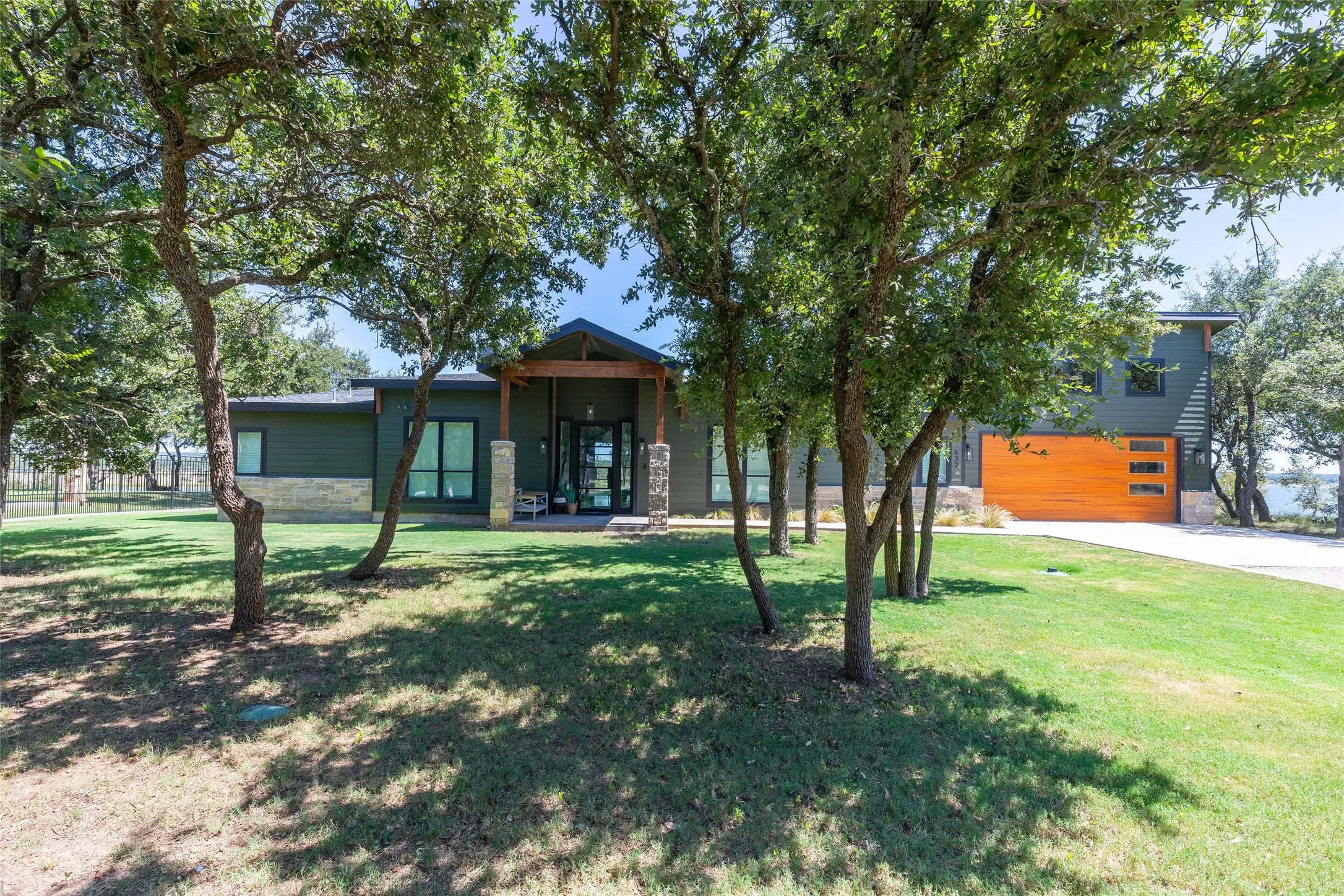 Single Family Residence For Sale in Brown County , 632 Oak Point Drive, May, Texas 76857, 3 Bedroom, 3 Bathroom, 2 Garage spaces, 2,410 Sqft, built in 2022, mls#21358709, Real Estate Agent in May, Homes For Sale in Brown county, Homes For Sale in May, Realtor in May Texas, Real Estate Brokerage Independent Realty Texas, Luminita Cordes Realtor