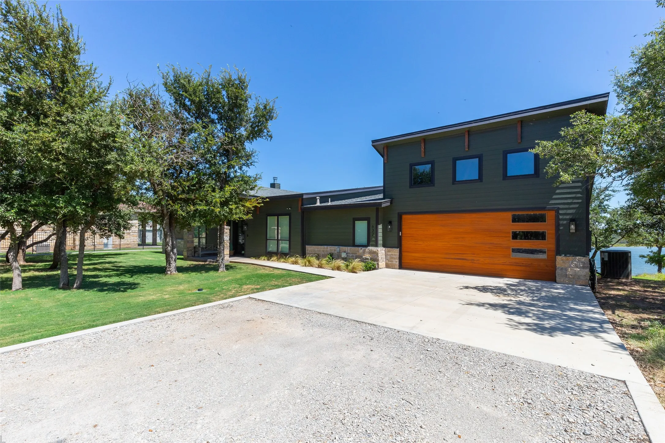 Single Family Residence For Sale in Brown County , 632 Oak Point Drive, May, Texas 76857, 3 Bedroom, 3 Bathroom, 2 Garage spaces, 2,410 Sqft, built in 2022, mls#21358709, Real Estate Agent in May, Homes For Sale in Brown county, Homes For Sale in May, Realtor in May Texas, Real Estate Brokerage Independent Realty Texas, Luminita Cordes Realtor