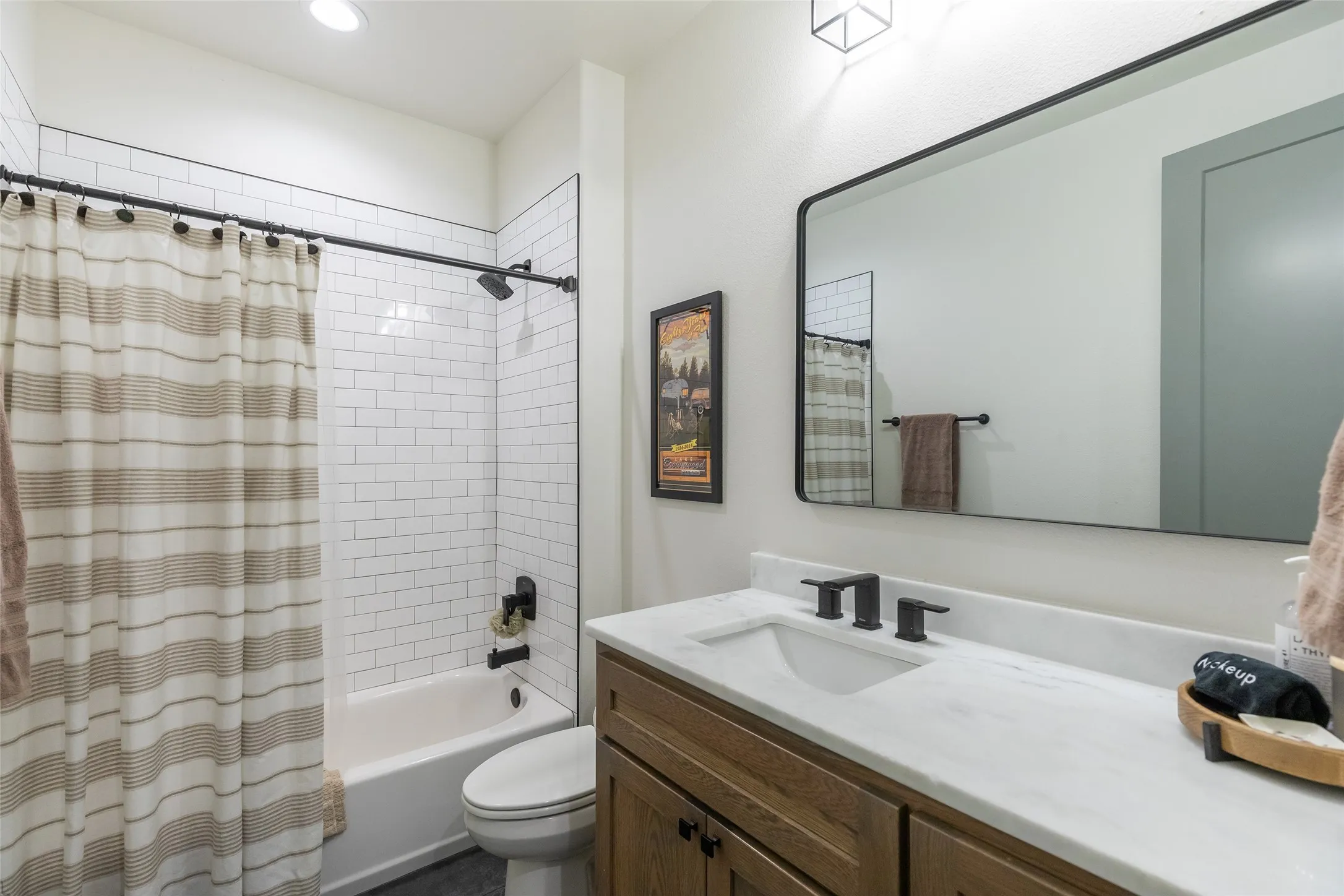 Single Family Residence For Sale in Brown County , 632 Oak Point Drive, May, Texas 76857, 3 Bedroom, 3 Bathroom, 2 Garage spaces, 2,410 Sqft, built in 2022, mls#21358709, Real Estate Agent in May, Homes For Sale in Brown county, Homes For Sale in May, Realtor in May Texas, Real Estate Brokerage Independent Realty Texas, Luminita Cordes Realtor