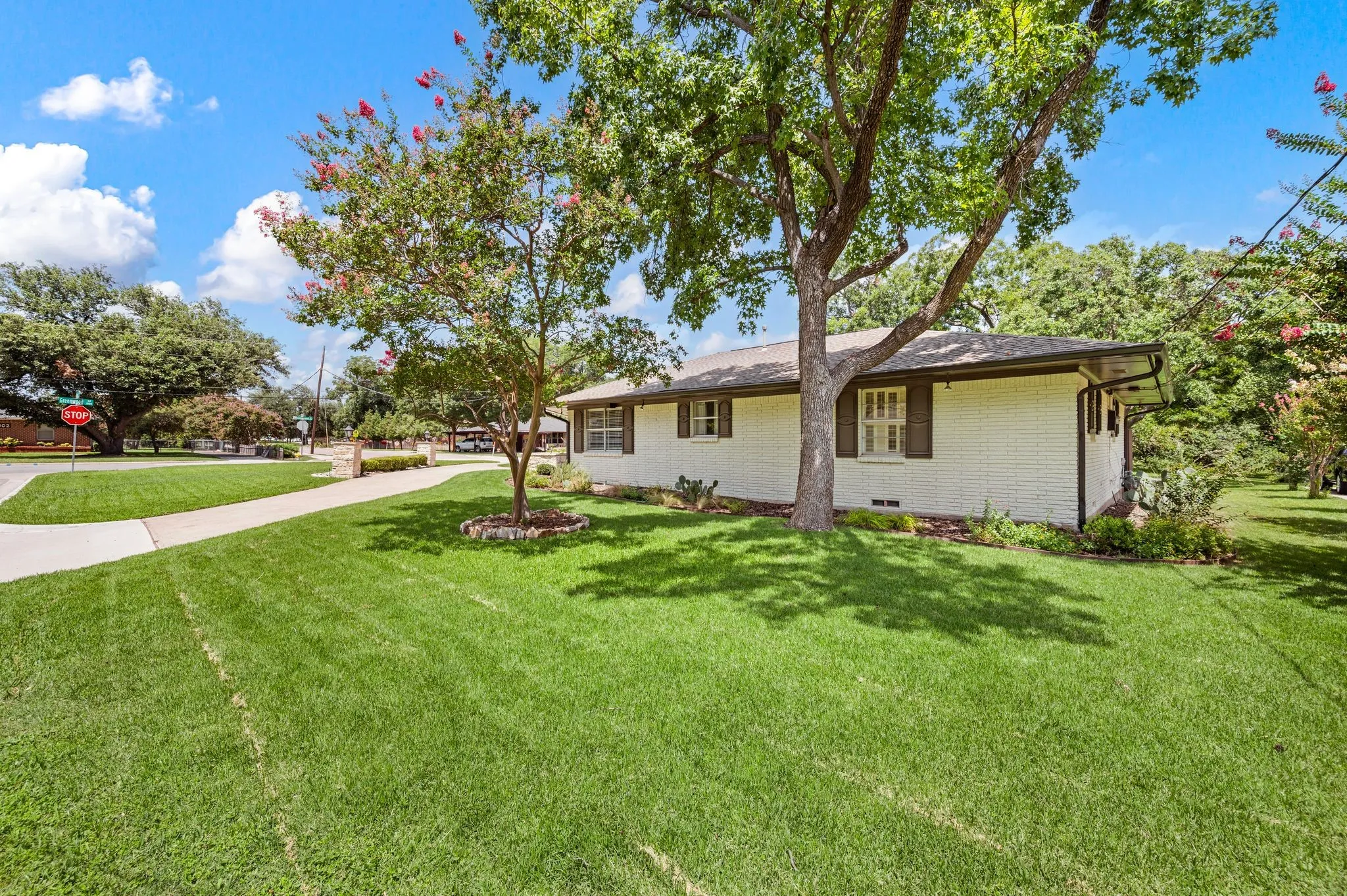 Single Family Residence For Sale in Collin County , 416 Brook Lane, Mc Kinney, Texas 75069, 3 Bedroom, 3 Bathroom, 2 Garage spaces, 3,782 Sqft, built in 1960, mls#21347436, Real Estate Agent in Mc Kinney, Homes For Sale in Collin county, Homes For Sale in Mc Kinney, Realtor in Mc Kinney Texas, Real Estate Brokerage Independent Realty Texas, Luminita Cordes Realtor