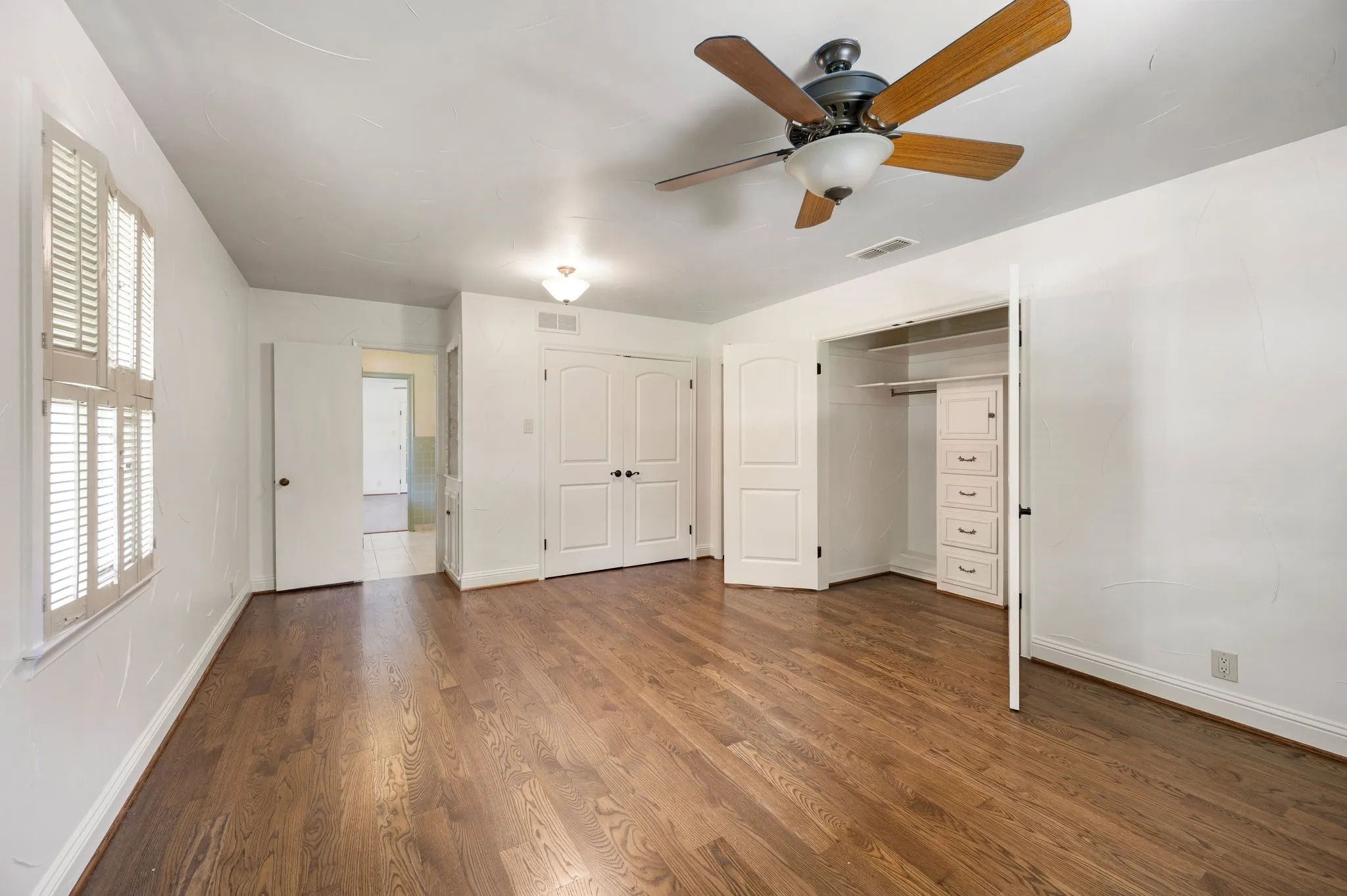 Single Family Residence For Sale in Collin County , 416 Brook Lane, Mc Kinney, Texas 75069, 3 Bedroom, 3 Bathroom, 2 Garage spaces, 3,782 Sqft, built in 1960, mls#21347436, Real Estate Agent in Mc Kinney, Homes For Sale in Collin county, Homes For Sale in Mc Kinney, Realtor in Mc Kinney Texas, Real Estate Brokerage Independent Realty Texas, Luminita Cordes Realtor