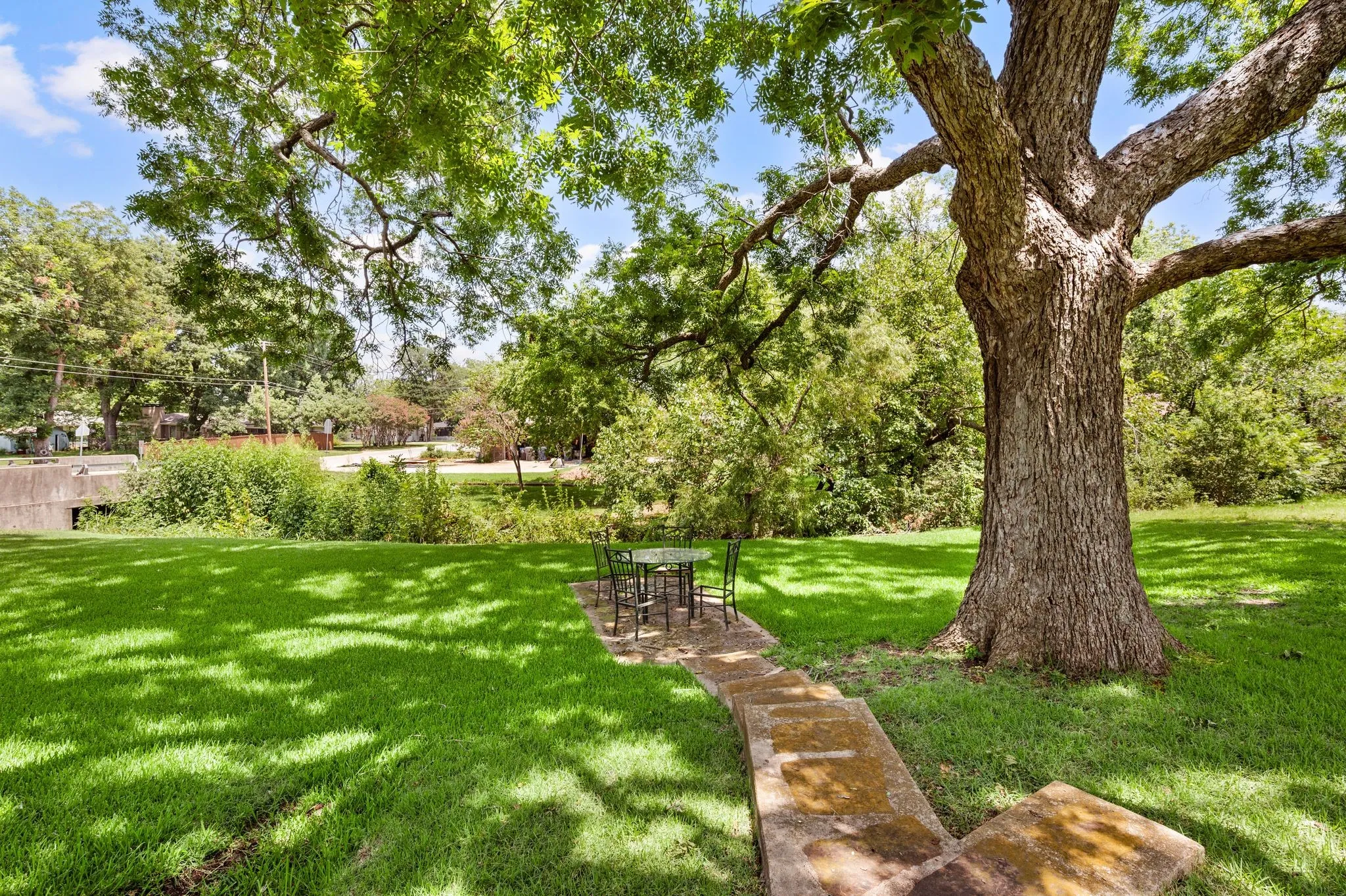 Single Family Residence For Sale in Collin County , 416 Brook Lane, Mc Kinney, Texas 75069, 3 Bedroom, 3 Bathroom, 2 Garage spaces, 3,782 Sqft, built in 1960, mls#21347436, Real Estate Agent in Mc Kinney, Homes For Sale in Collin county, Homes For Sale in Mc Kinney, Realtor in Mc Kinney Texas, Real Estate Brokerage Independent Realty Texas, Luminita Cordes Realtor