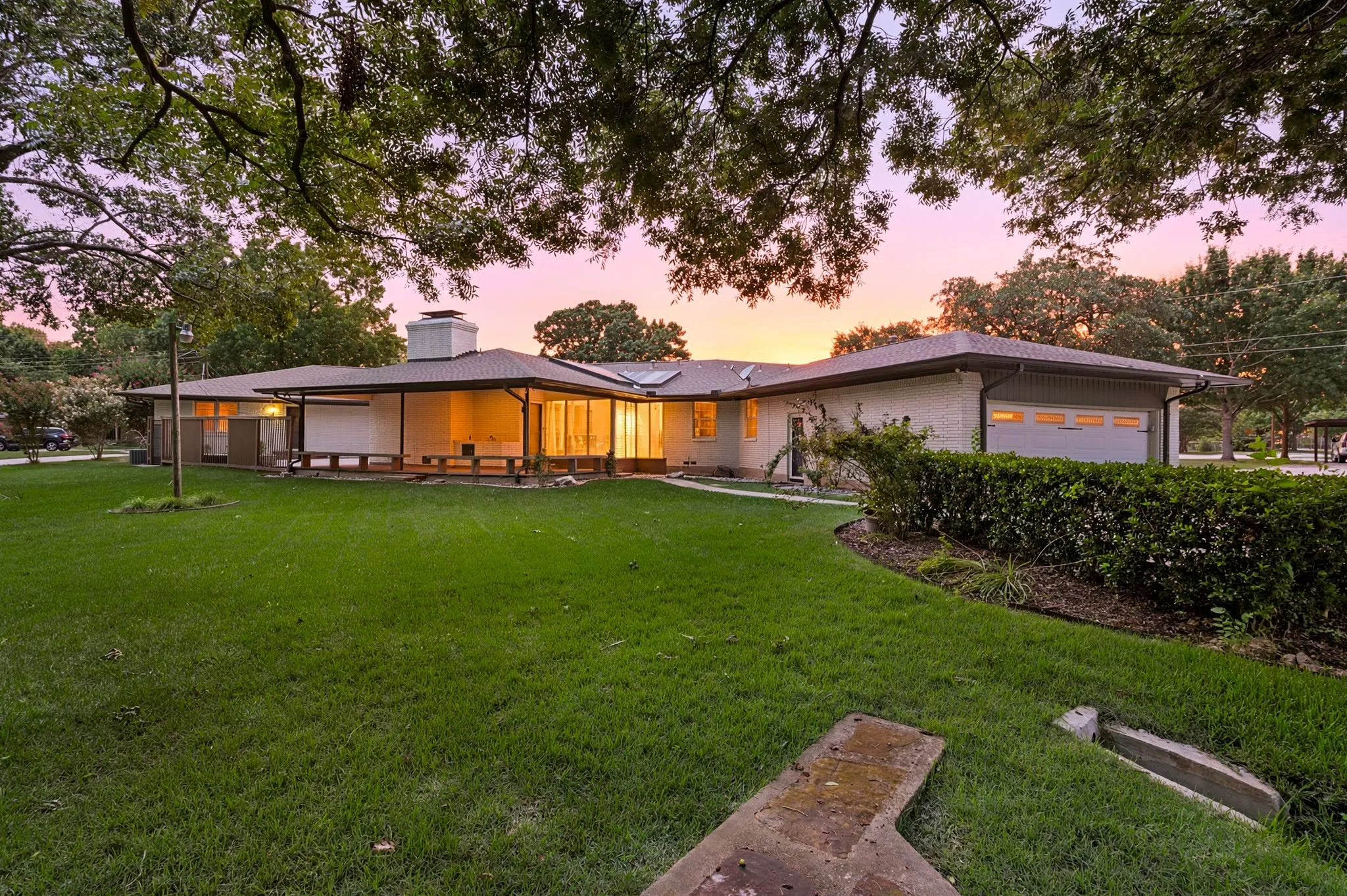 Single Family Residence For Sale in Collin County , 416 Brook Lane, Mc Kinney, Texas 75069, 3 Bedroom, 3 Bathroom, 2 Garage spaces, 3,782 Sqft, built in 1960, mls#21347436, Real Estate Agent in Mc Kinney, Homes For Sale in Collin county, Homes For Sale in Mc Kinney, Realtor in Mc Kinney Texas, Real Estate Brokerage Independent Realty Texas, Luminita Cordes Realtor