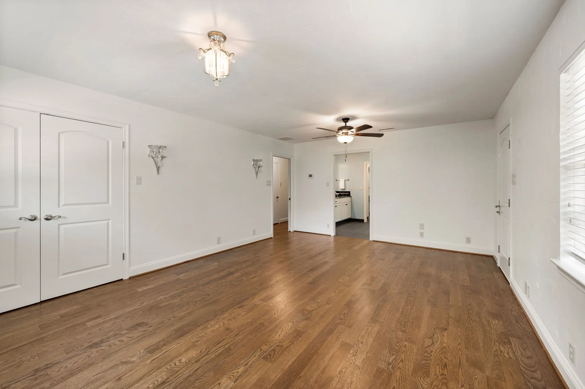 Single Family Residence For Sale in Collin County , 416 Brook Lane, Mc Kinney, Texas 75069, 3 Bedroom, 3 Bathroom, 2 Garage spaces, 3,782 Sqft, built in 1960, mls#21347436, Real Estate Agent in Mc Kinney, Homes For Sale in Collin county, Homes For Sale in Mc Kinney, Realtor in Mc Kinney Texas, Real Estate Brokerage Independent Realty Texas, Luminita Cordes Realtor