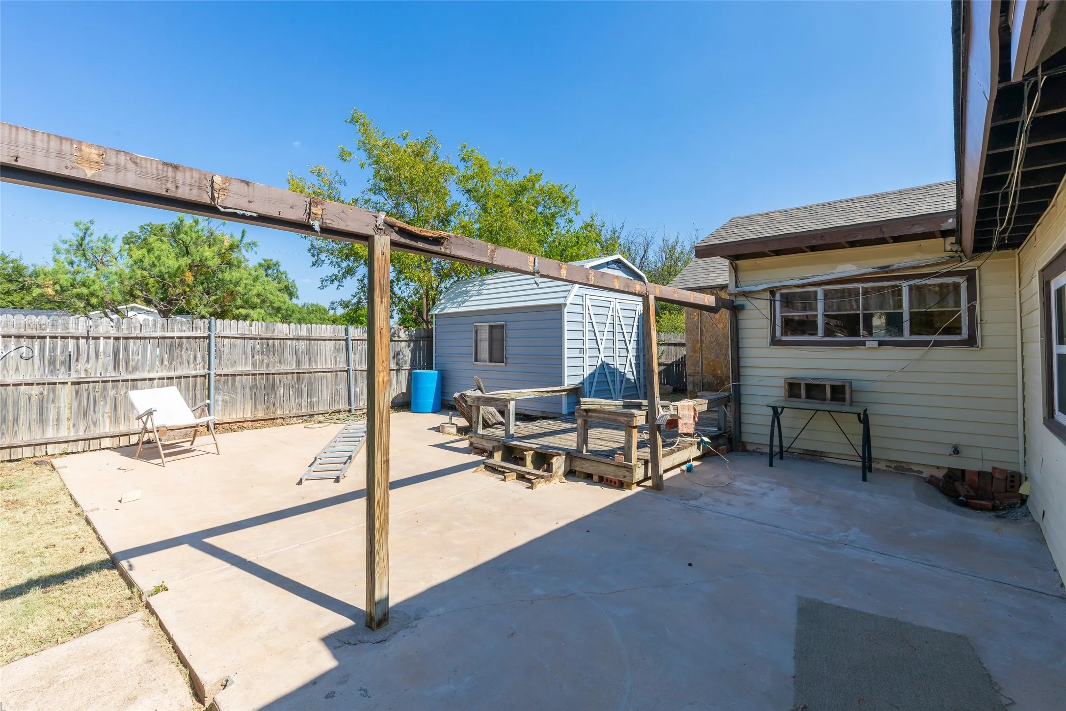 Single Family Residence For Sale in Taylor County , 2610 S 25th Street, Abilene, Texas 79605, 3 Bedroom, 2 Bathroom, 2 Garage spaces, 1,450 Sqft, built in 1941, mls#21356758, Real Estate Agent in Abilene, Homes For Sale in Taylor county, Homes For Sale in Abilene, Realtor in Abilene Texas, Real Estate Brokerage Independent Realty Texas, Luminita Cordes Realtor