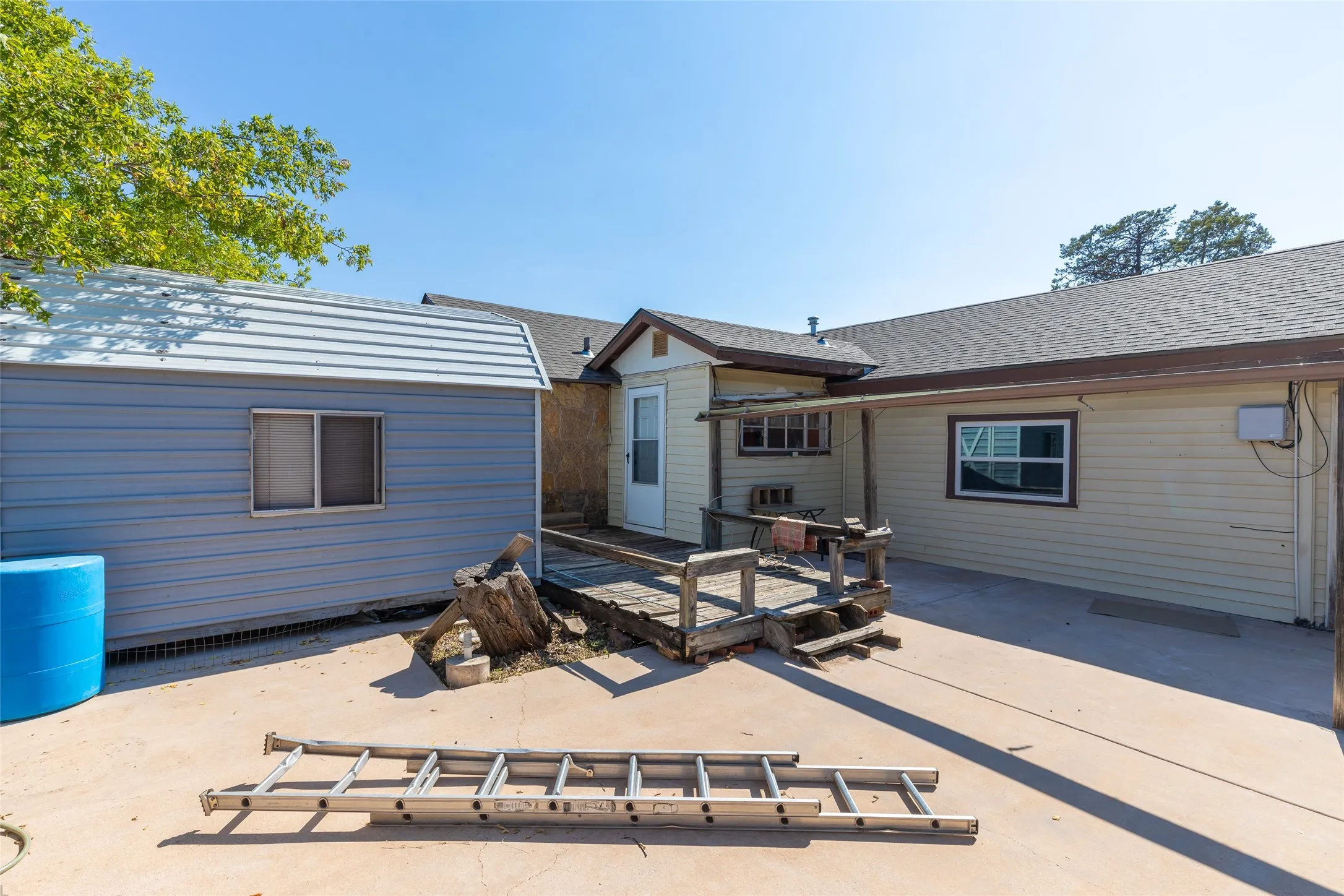 Single Family Residence For Sale in Taylor County , 2610 S 25th Street, Abilene, Texas 79605, 3 Bedroom, 2 Bathroom, 2 Garage spaces, 1,450 Sqft, built in 1941, mls#21356758, Real Estate Agent in Abilene, Homes For Sale in Taylor county, Homes For Sale in Abilene, Realtor in Abilene Texas, Real Estate Brokerage Independent Realty Texas, Luminita Cordes Realtor