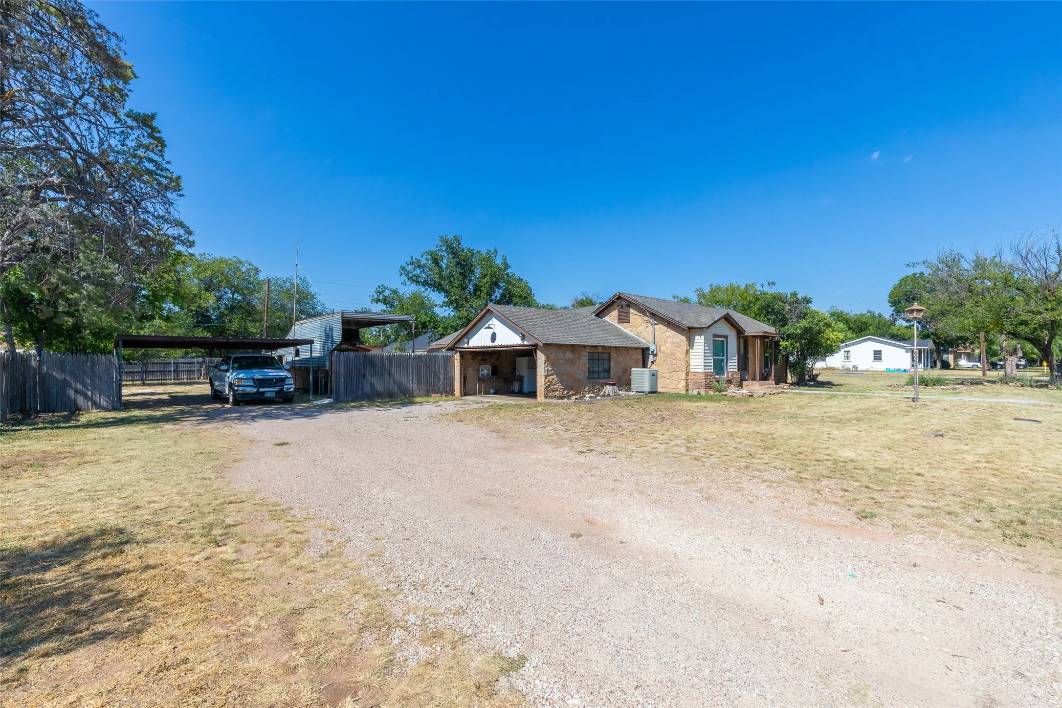 Single Family Residence For Sale in Taylor County , 2610 S 25th Street, Abilene, Texas 79605, 3 Bedroom, 2 Bathroom, 2 Garage spaces, 1,450 Sqft, built in 1941, mls#21356758, Real Estate Agent in Abilene, Homes For Sale in Taylor county, Homes For Sale in Abilene, Realtor in Abilene Texas, Real Estate Brokerage Independent Realty Texas, Luminita Cordes Realtor