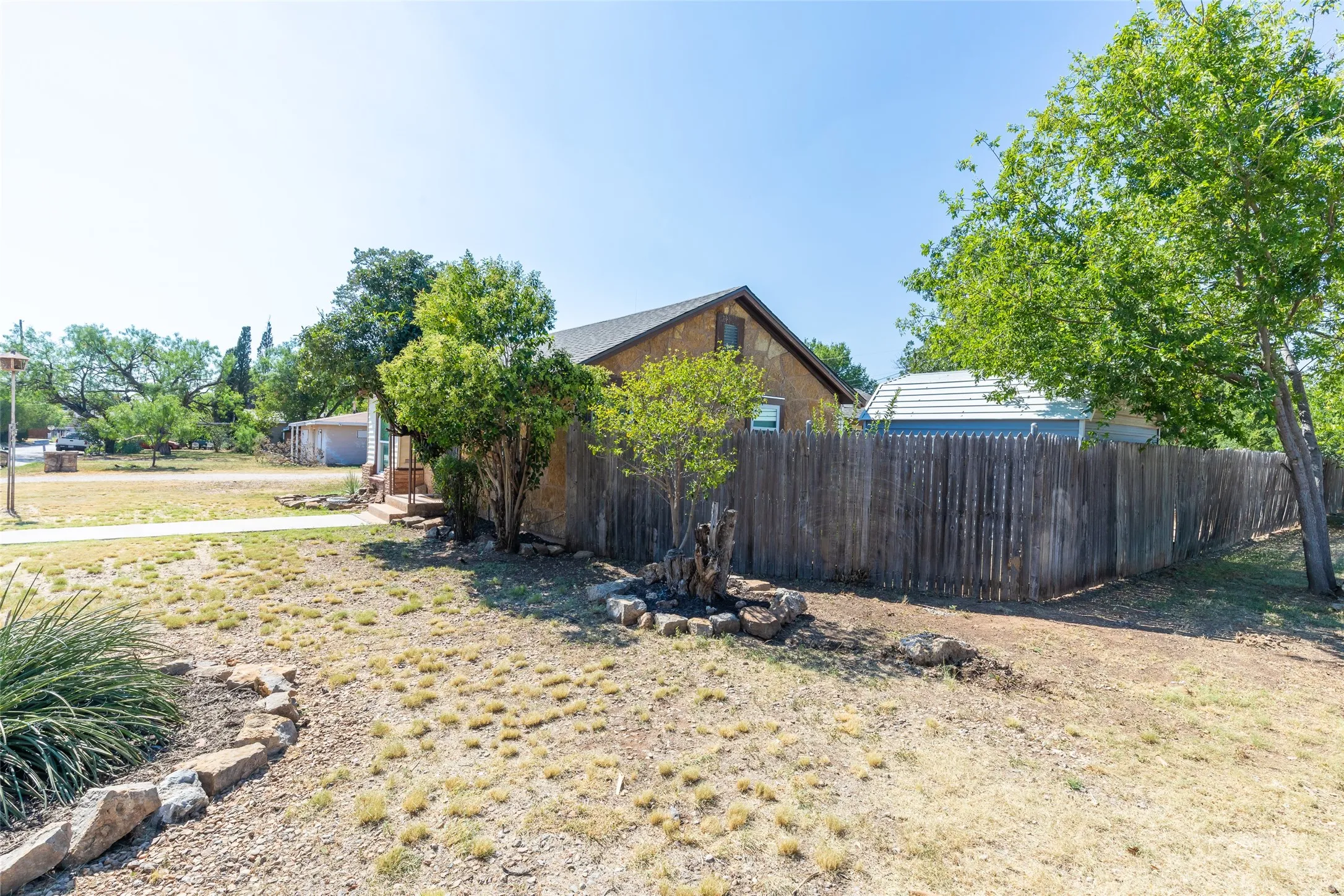 Single Family Residence For Sale in Taylor County , 2610 S 25th Street, Abilene, Texas 79605, 3 Bedroom, 2 Bathroom, 2 Garage spaces, 1,450 Sqft, built in 1941, mls#21356758, Real Estate Agent in Abilene, Homes For Sale in Taylor county, Homes For Sale in Abilene, Realtor in Abilene Texas, Real Estate Brokerage Independent Realty Texas, Luminita Cordes Realtor