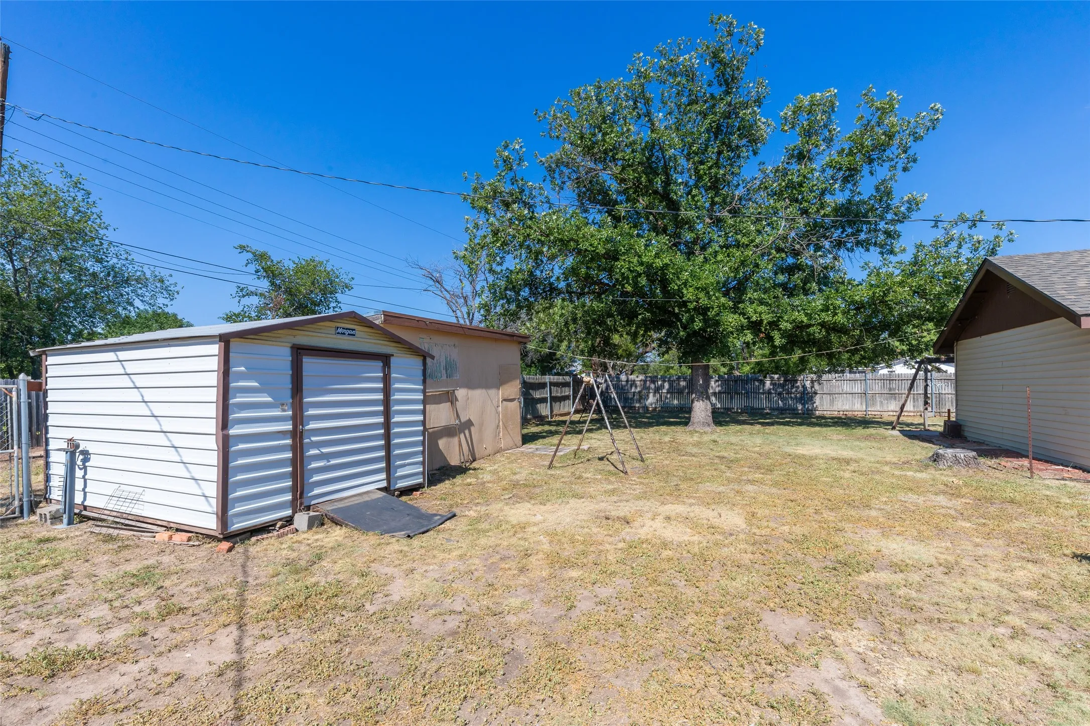 Single Family Residence For Sale in Taylor County , 2610 S 25th Street, Abilene, Texas 79605, 3 Bedroom, 2 Bathroom, 2 Garage spaces, 1,450 Sqft, built in 1941, mls#21356758, Real Estate Agent in Abilene, Homes For Sale in Taylor county, Homes For Sale in Abilene, Realtor in Abilene Texas, Real Estate Brokerage Independent Realty Texas, Luminita Cordes Realtor