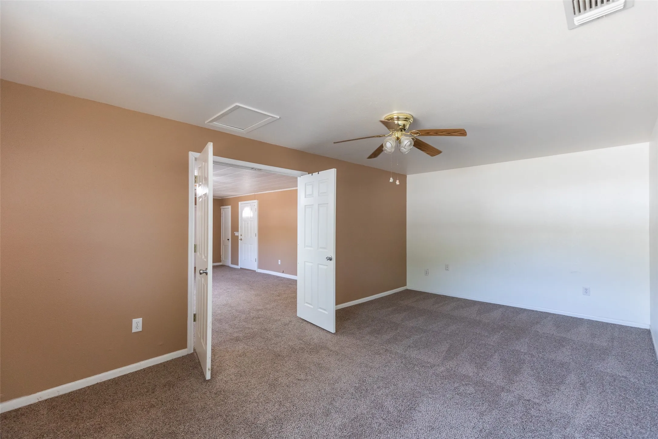 Single Family Residence For Sale in Taylor County , 2610 S 25th Street, Abilene, Texas 79605, 3 Bedroom, 2 Bathroom, 2 Garage spaces, 1,450 Sqft, built in 1941, mls#21356758, Real Estate Agent in Abilene, Homes For Sale in Taylor county, Homes For Sale in Abilene, Realtor in Abilene Texas, Real Estate Brokerage Independent Realty Texas, Luminita Cordes Realtor