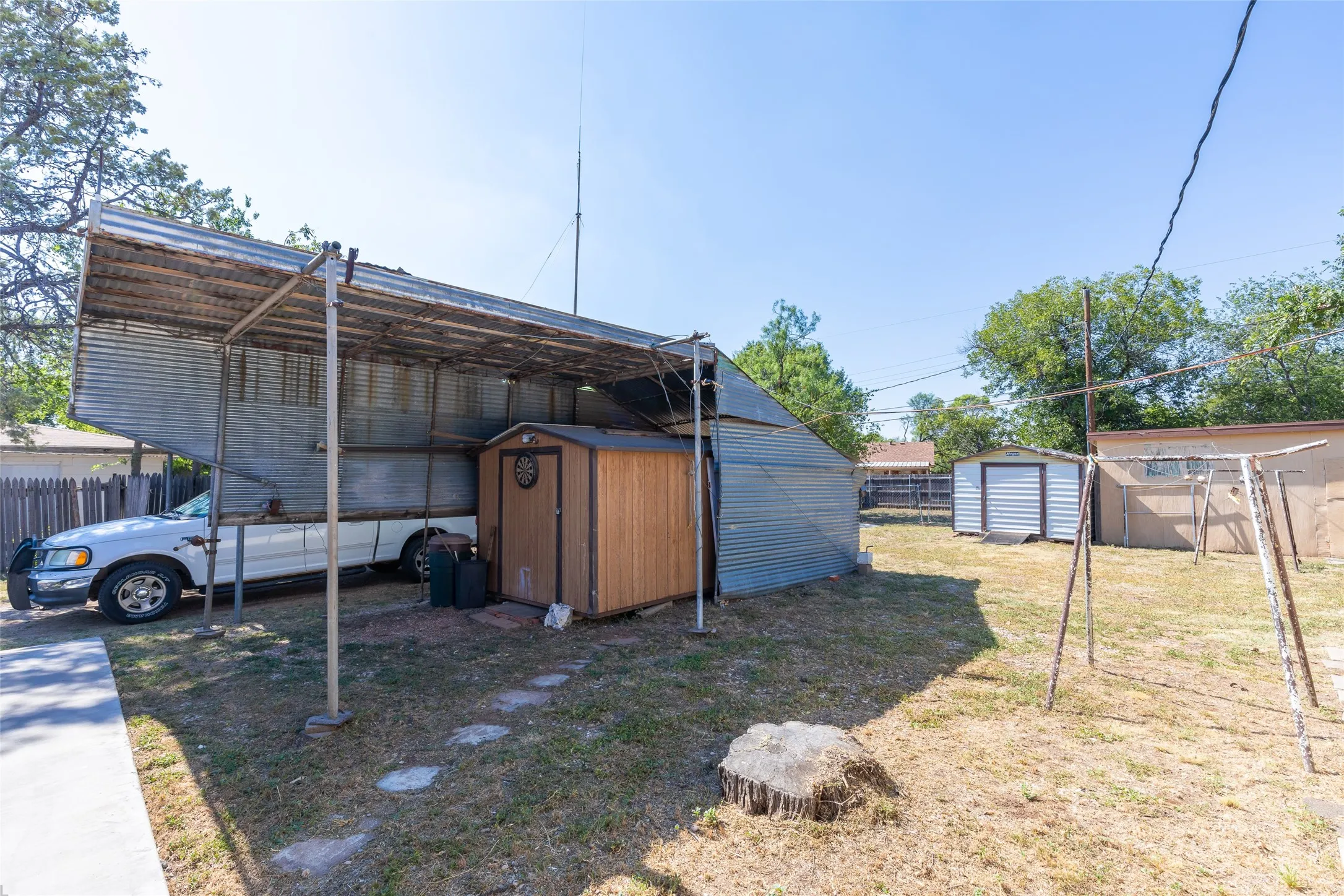 Single Family Residence For Sale in Taylor County , 2610 S 25th Street, Abilene, Texas 79605, 3 Bedroom, 2 Bathroom, 2 Garage spaces, 1,450 Sqft, built in 1941, mls#21356758, Real Estate Agent in Abilene, Homes For Sale in Taylor county, Homes For Sale in Abilene, Realtor in Abilene Texas, Real Estate Brokerage Independent Realty Texas, Luminita Cordes Realtor