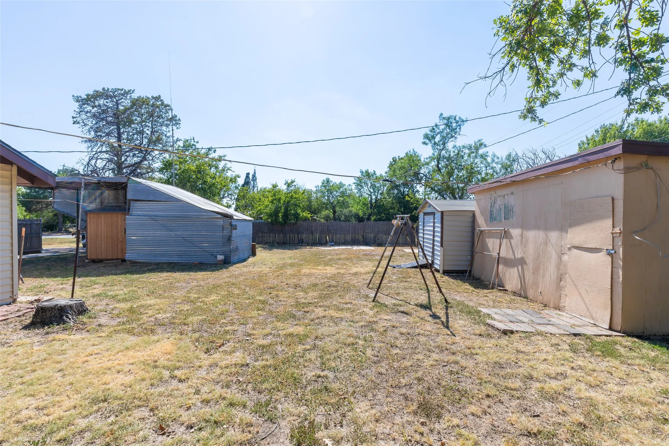 Single Family Residence For Sale in Taylor County , 2610 S 25th Street, Abilene, Texas 79605, 3 Bedroom, 2 Bathroom, 2 Garage spaces, 1,450 Sqft, built in 1941, mls#21356758, Real Estate Agent in Abilene, Homes For Sale in Taylor county, Homes For Sale in Abilene, Realtor in Abilene Texas, Real Estate Brokerage Independent Realty Texas, Luminita Cordes Realtor