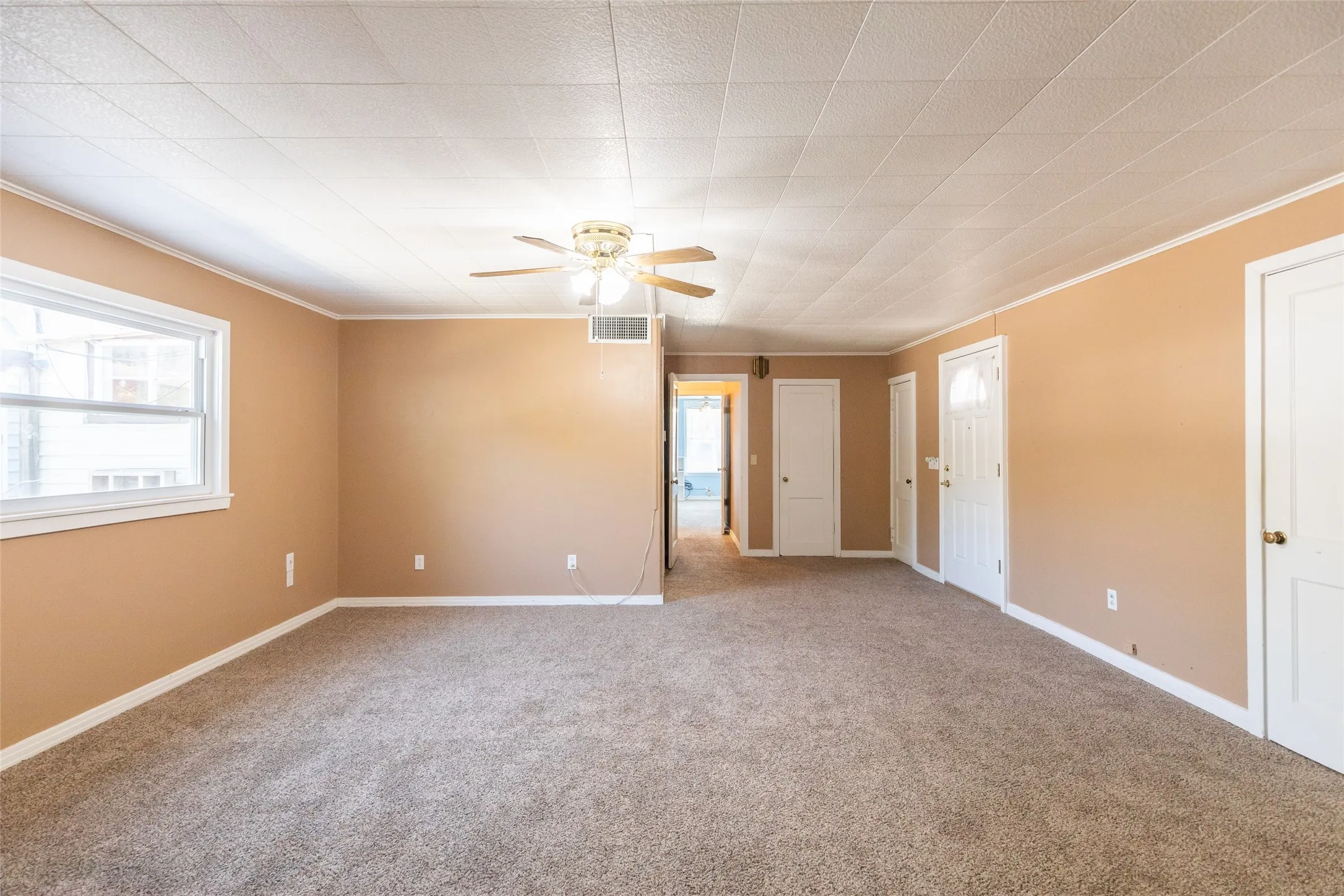 Single Family Residence For Sale in Taylor County , 2610 S 25th Street, Abilene, Texas 79605, 3 Bedroom, 2 Bathroom, 2 Garage spaces, 1,450 Sqft, built in 1941, mls#21356758, Real Estate Agent in Abilene, Homes For Sale in Taylor county, Homes For Sale in Abilene, Realtor in Abilene Texas, Real Estate Brokerage Independent Realty Texas, Luminita Cordes Realtor