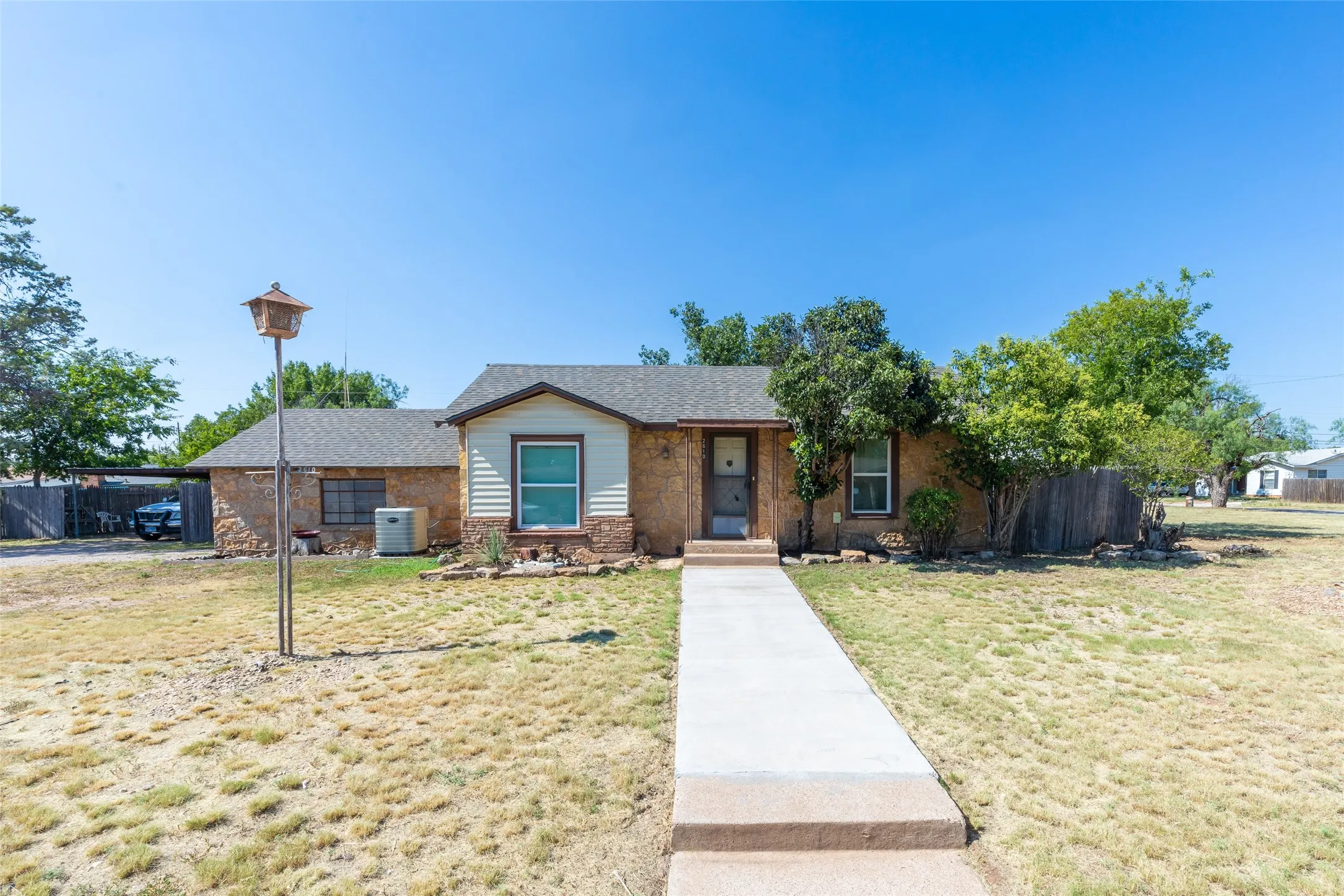 Single Family Residence For Sale in Taylor County , 2610 S 25th Street, Abilene, Texas 79605, 3 Bedroom, 2 Bathroom, 2 Garage spaces, 1,450 Sqft, built in 1941, mls#21356758, Real Estate Agent in Abilene, Homes For Sale in Taylor county, Homes For Sale in Abilene, Realtor in Abilene Texas, Real Estate Brokerage Independent Realty Texas, Luminita Cordes Realtor