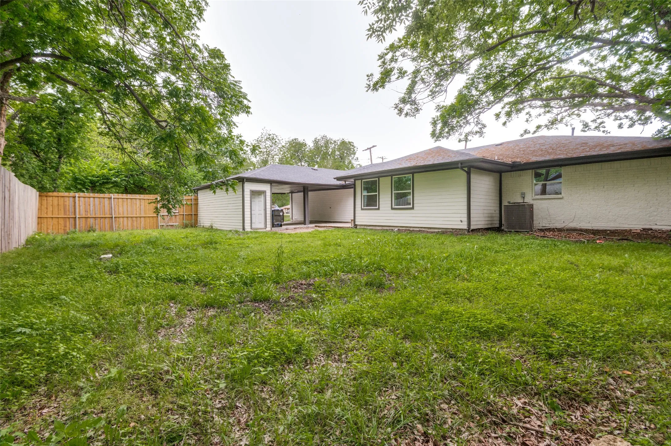 Single Family Residence For Rent in Ellis County , 515 John Arden Drive, Waxahachie, Texas 75165, 4 Bedroom, 2 Bathroom, Garage spaces, 2,501 Sqft, built in 1964, mls#21358869, Real Estate Agent in Waxahachie, Homes For Rent in Ellis county, Homes For Rent in Waxahachie, Realtor in Waxahachie Texas, Real Estate Brokerage Independent Realty Texas, Luminita Cordes Realtor