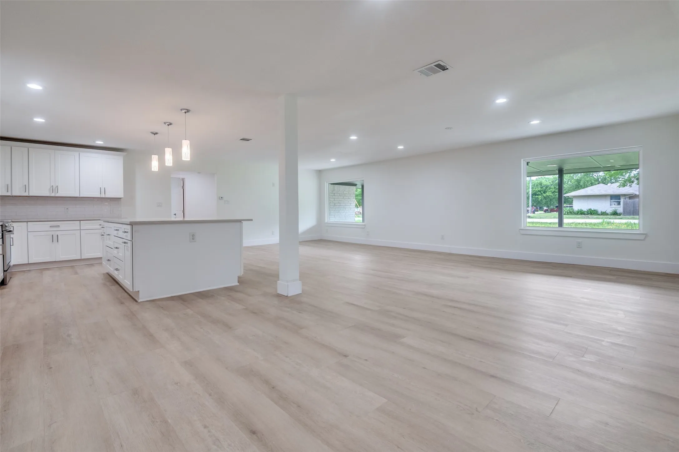 Single Family Residence For Rent in Ellis County , 515 John Arden Drive, Waxahachie, Texas 75165, 4 Bedroom, 2 Bathroom, Garage spaces, 2,501 Sqft, built in 1964, mls#21358869, Real Estate Agent in Waxahachie, Homes For Rent in Ellis county, Homes For Rent in Waxahachie, Realtor in Waxahachie Texas, Real Estate Brokerage Independent Realty Texas, Luminita Cordes Realtor