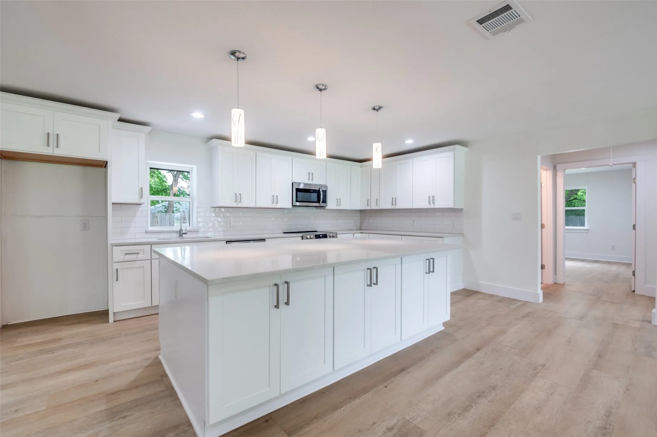 Single Family Residence For Rent in Ellis County , 515 John Arden Drive, Waxahachie, Texas 75165, 4 Bedroom, 2 Bathroom, Garage spaces, 2,501 Sqft, built in 1964, mls#21358869, Real Estate Agent in Waxahachie, Homes For Rent in Ellis county, Homes For Rent in Waxahachie, Realtor in Waxahachie Texas, Real Estate Brokerage Independent Realty Texas, Luminita Cordes Realtor
