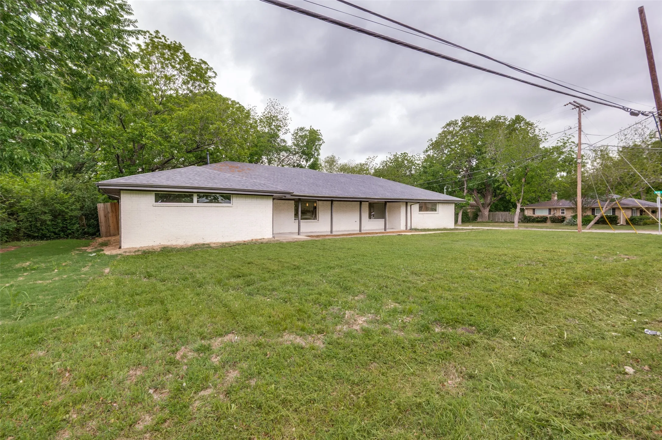Single Family Residence For Rent in Ellis County , 515 John Arden Drive, Waxahachie, Texas 75165, 4 Bedroom, 2 Bathroom, Garage spaces, 2,501 Sqft, built in 1964, mls#21358869, Real Estate Agent in Waxahachie, Homes For Rent in Ellis county, Homes For Rent in Waxahachie, Realtor in Waxahachie Texas, Real Estate Brokerage Independent Realty Texas, Luminita Cordes Realtor