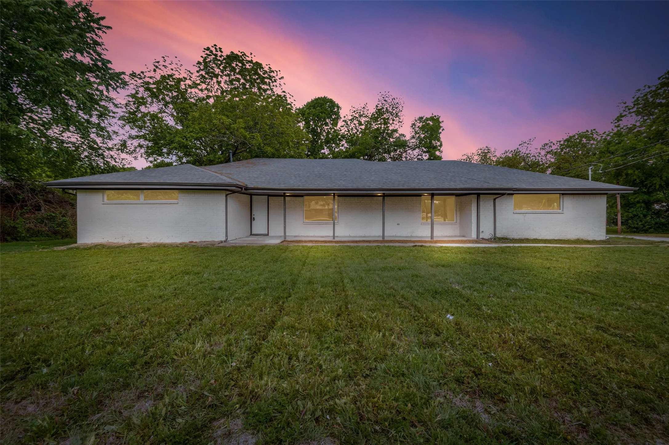 Single Family Residence For Rent in Ellis County , 515 John Arden Drive, Waxahachie, Texas 75165, 4 Bedroom, 2 Bathroom, Garage spaces, 2,501 Sqft, built in 1964, mls#21358869, Real Estate Agent in Waxahachie, Homes For Rent in Ellis county, Homes For Rent in Waxahachie, Realtor in Waxahachie Texas, Real Estate Brokerage Independent Realty Texas, Luminita Cordes Realtor