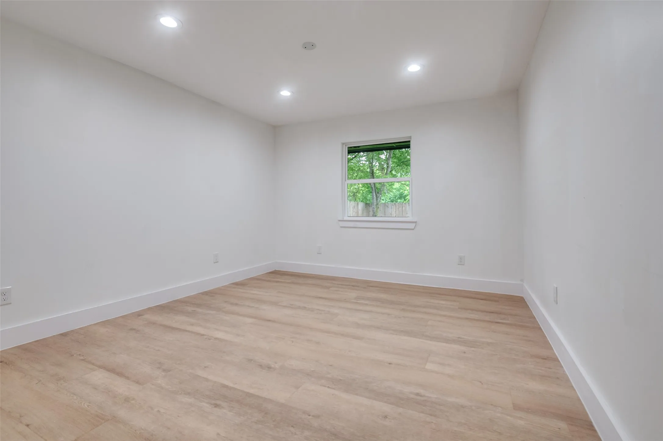 Single Family Residence For Rent in Ellis County , 515 John Arden Drive, Waxahachie, Texas 75165, 4 Bedroom, 2 Bathroom, Garage spaces, 2,501 Sqft, built in 1964, mls#21358869, Real Estate Agent in Waxahachie, Homes For Rent in Ellis county, Homes For Rent in Waxahachie, Realtor in Waxahachie Texas, Real Estate Brokerage Independent Realty Texas, Luminita Cordes Realtor